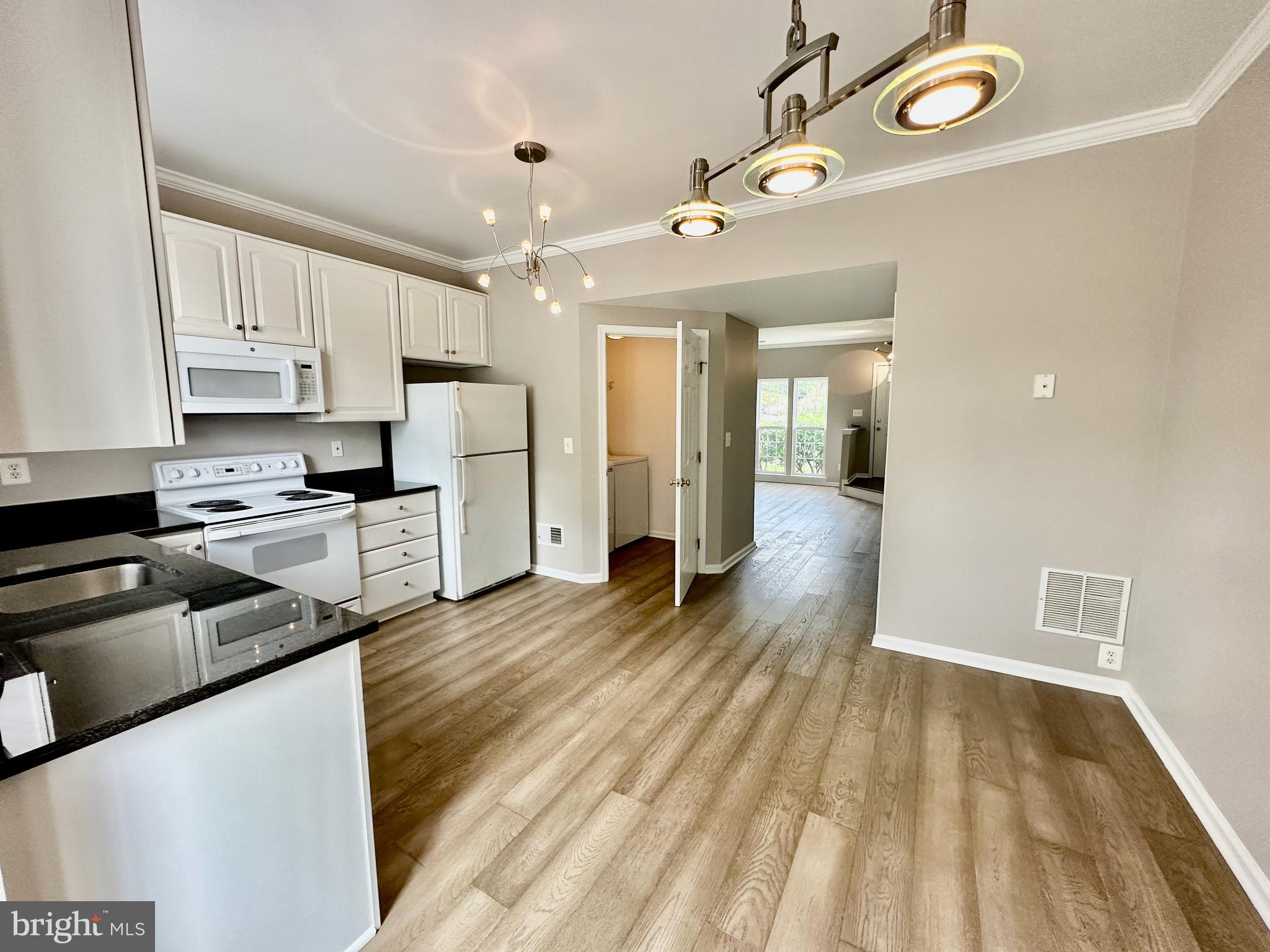 ASHBURN VILLAGE - Residential Lease