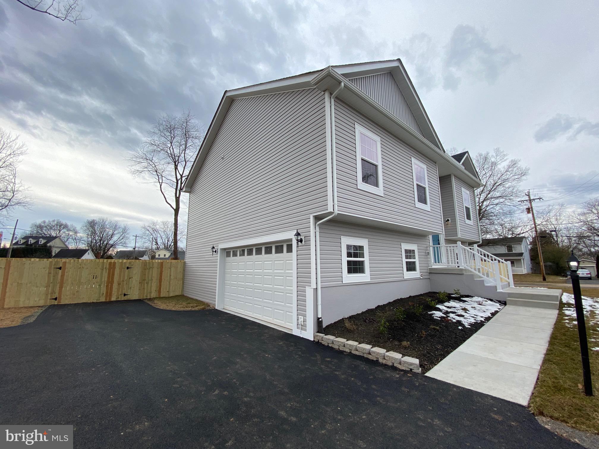 YORKSHIRE VILLAGE - Residential