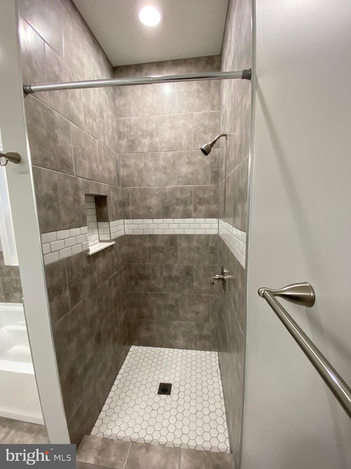 YORKSHIRE VILLAGE - Residential