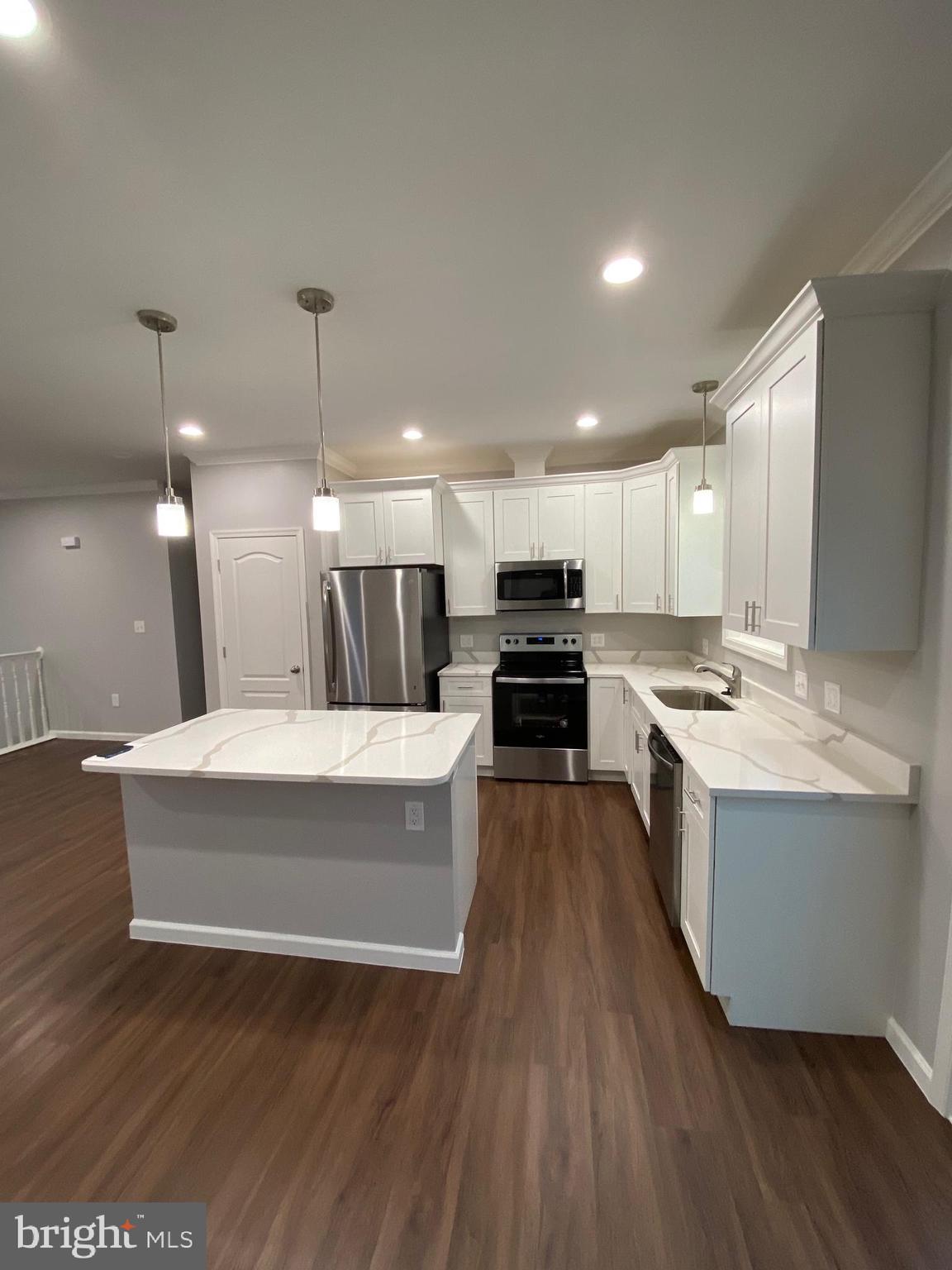 YORKSHIRE VILLAGE - Residential