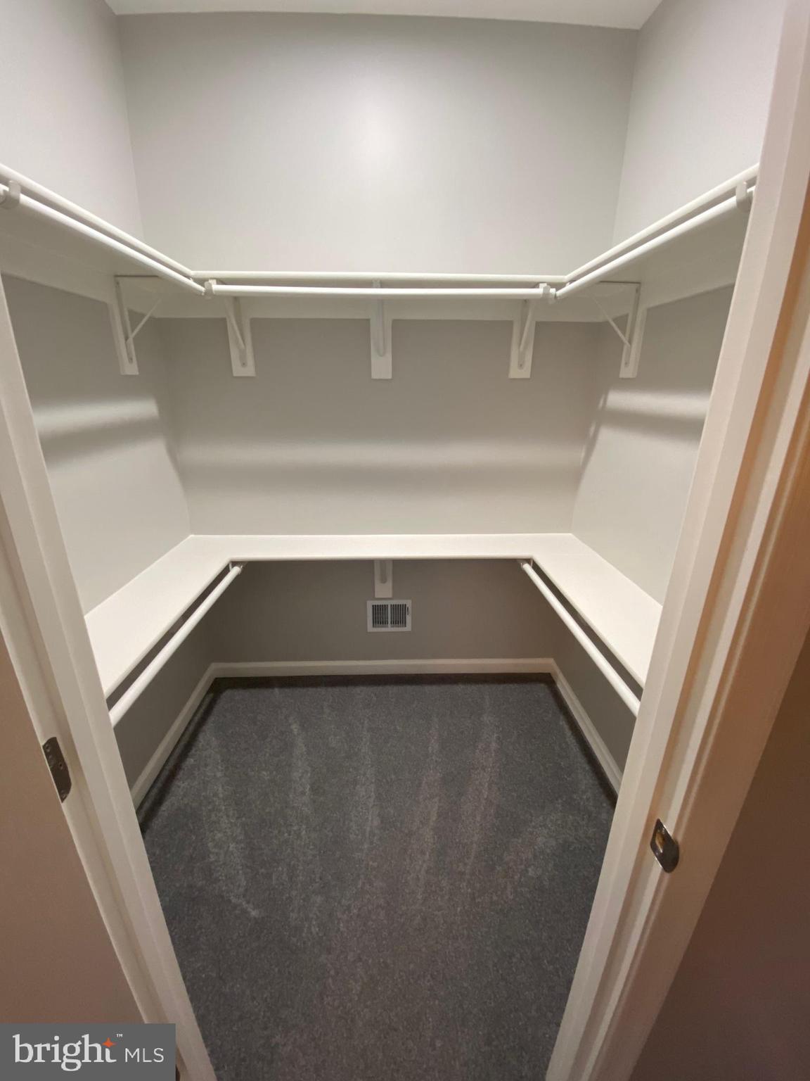 YORKSHIRE VILLAGE - Residential