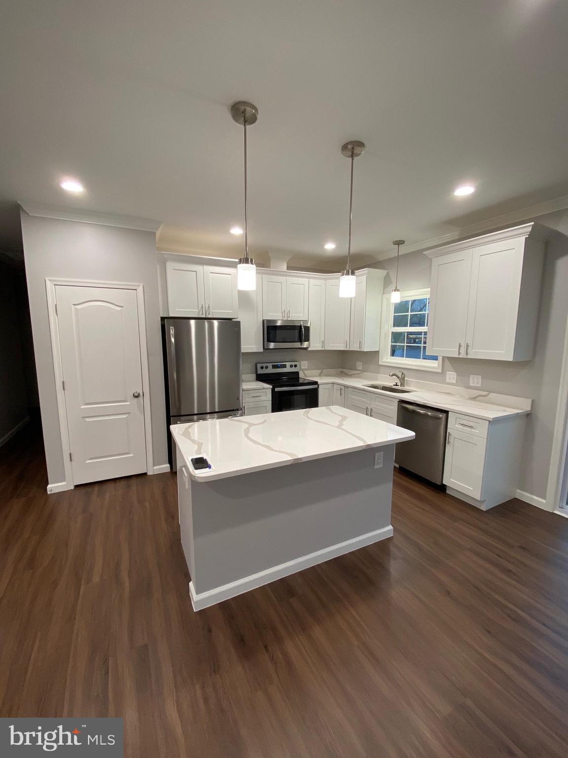 YORKSHIRE VILLAGE - Residential