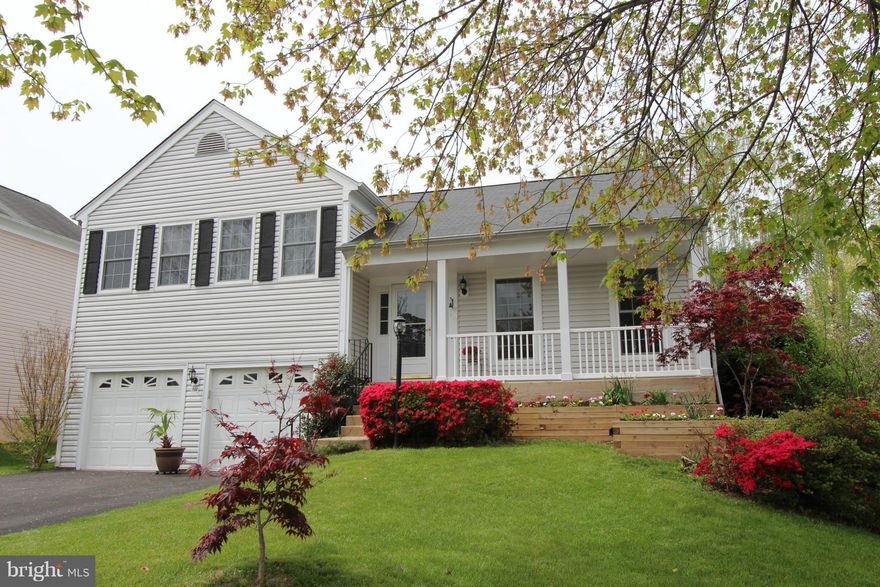 This amazing single family home in Countryside won't last!  HUGE fenced-in backyard** Vaulted ceilings**Open floor plan**Gourmet Kitchen with STUNNING new granite counters, deep s/s sink, faucet, and hardware**Separate DR**3 BRs & 2 BAs on Upper Level; 1 BR & BA on Lower Level**Large deck w/ steps & gate off of Kit**Backyard Tranquility*