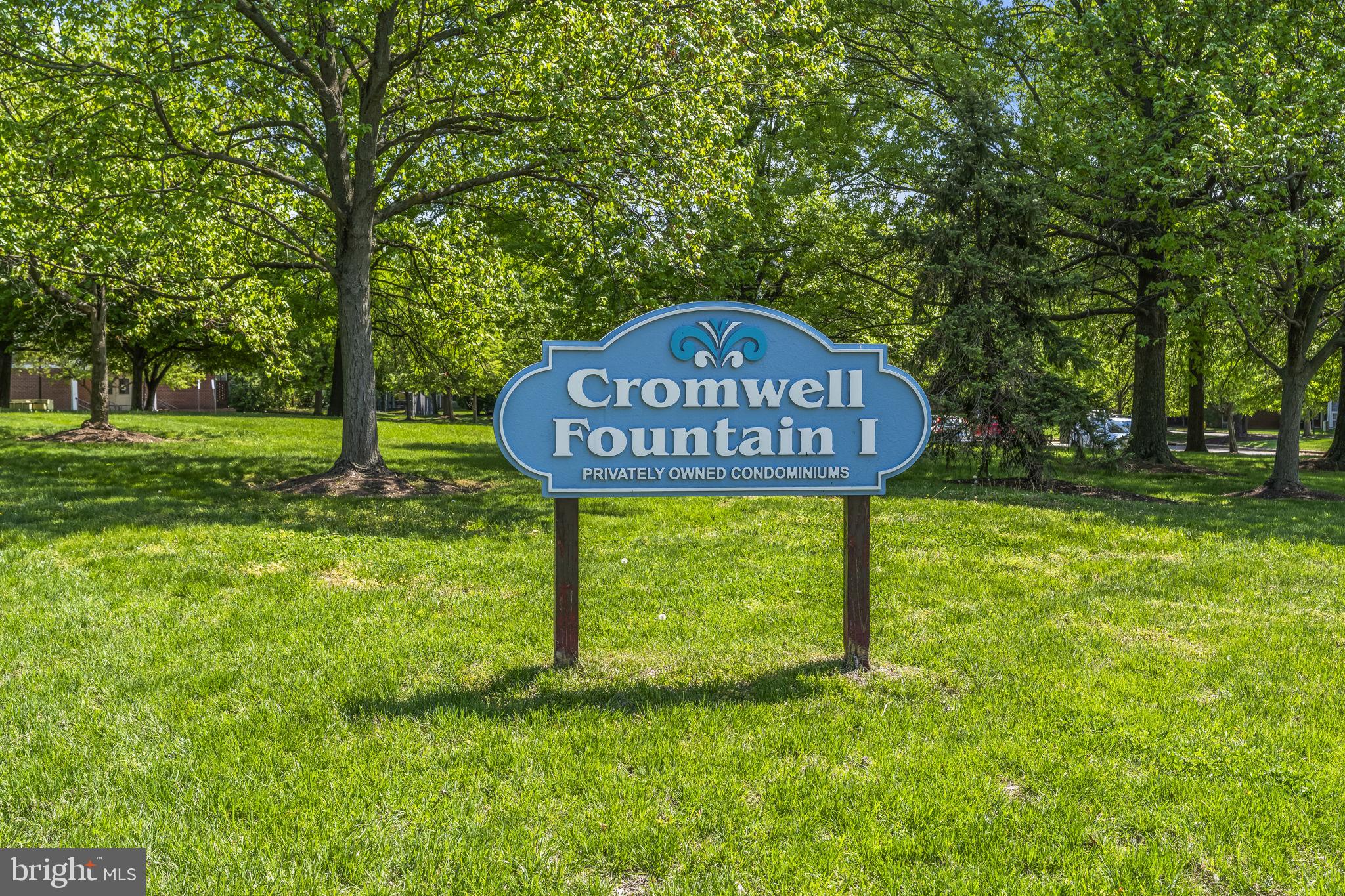 CROMWELL FOUNTAIN - Residential