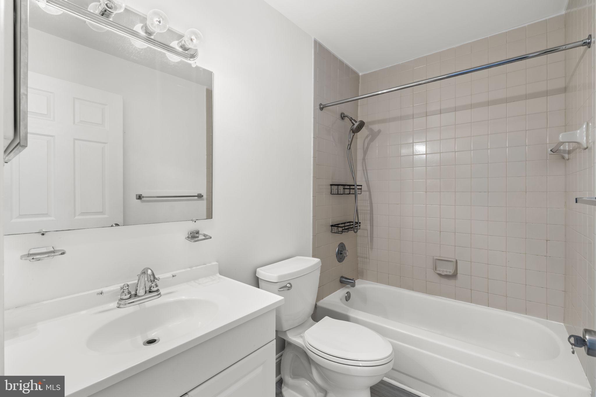 CROMWELL FOUNTAIN - Residential