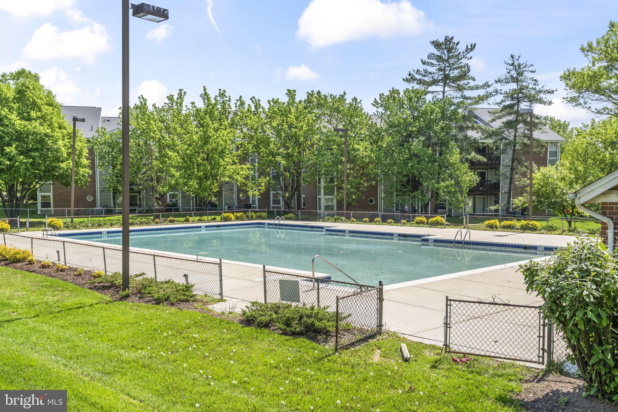 CROMWELL FOUNTAIN - Residential