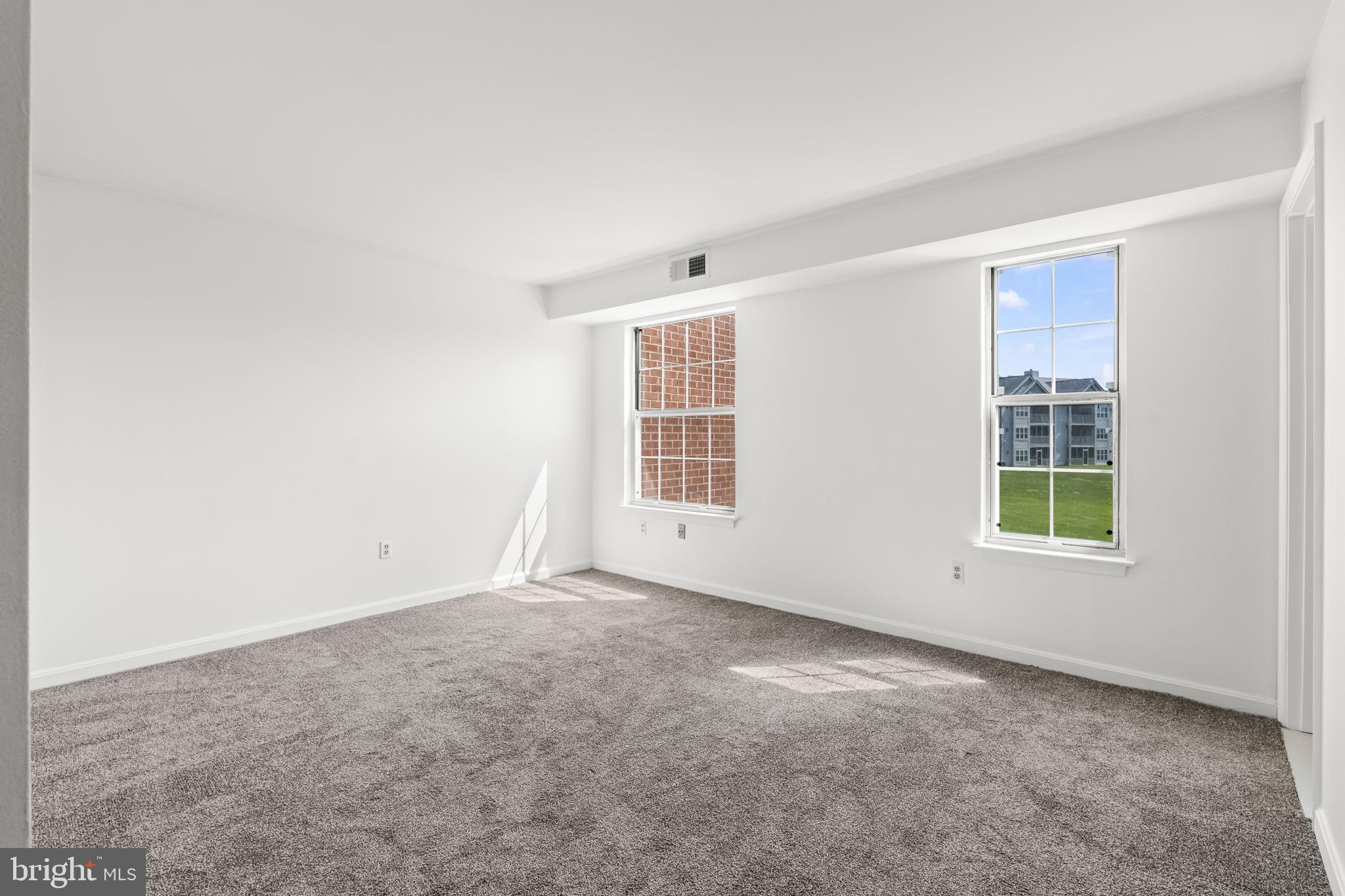 CROMWELL FOUNTAIN - Residential