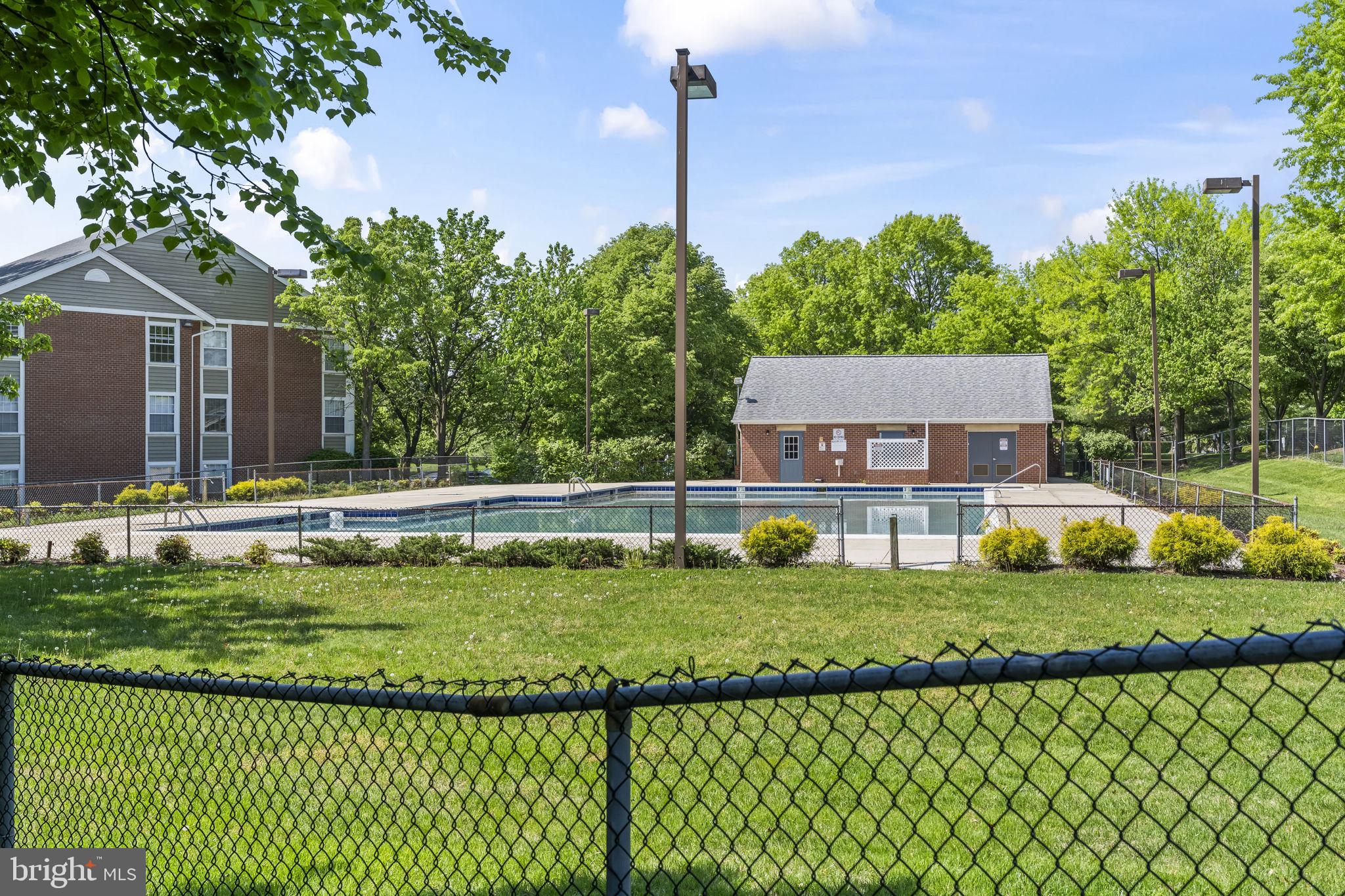 CROMWELL FOUNTAIN - Residential