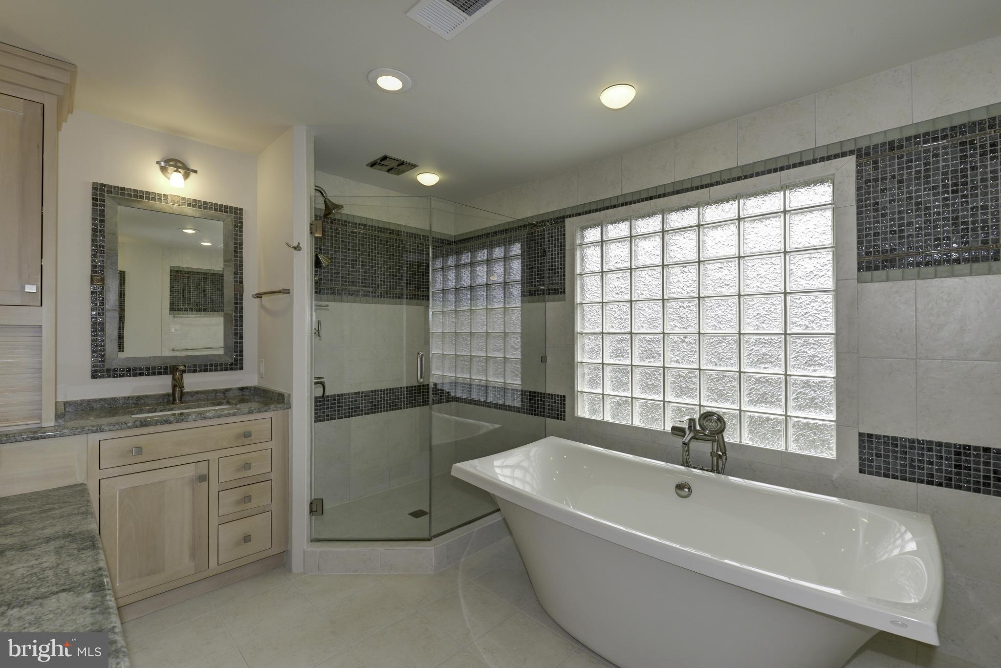 LYON VILLAGE - Residential