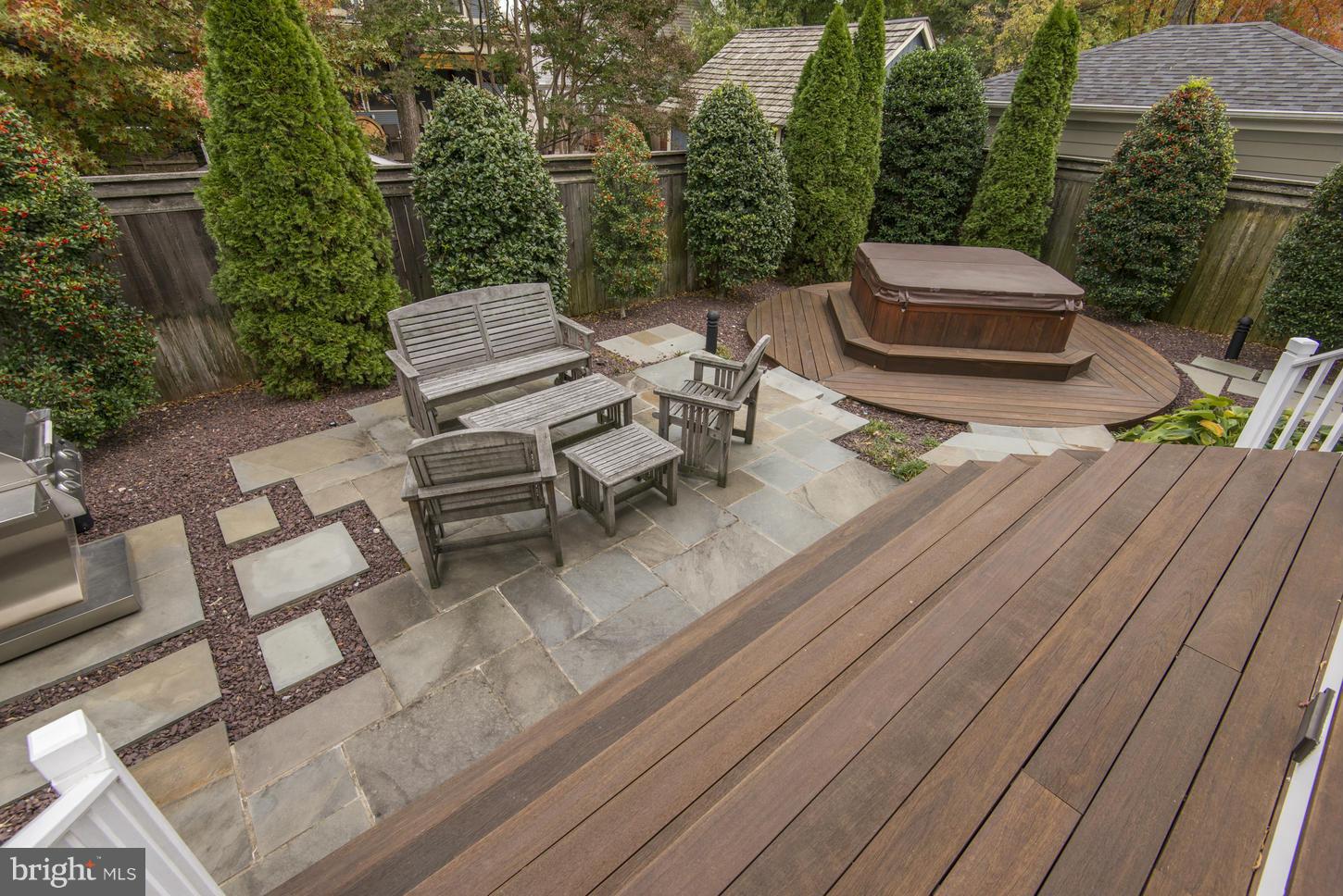 LYON VILLAGE - Residential