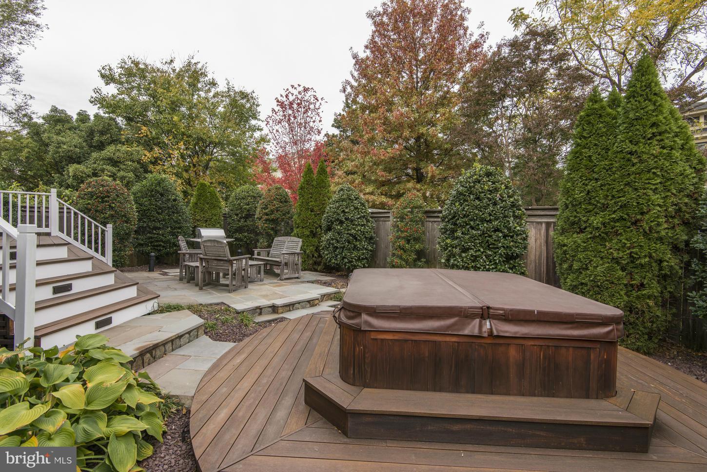 LYON VILLAGE - Residential