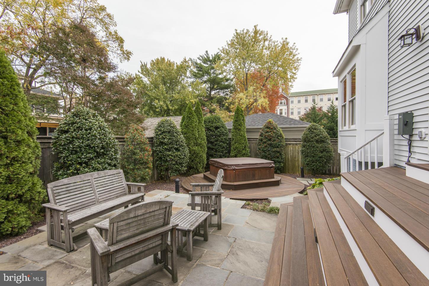 LYON VILLAGE - Residential