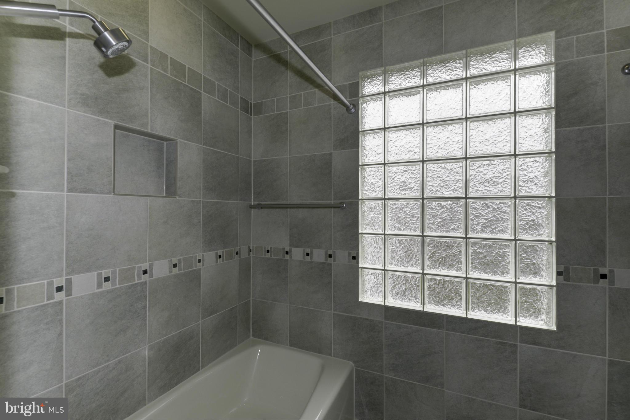 LYON VILLAGE - Residential