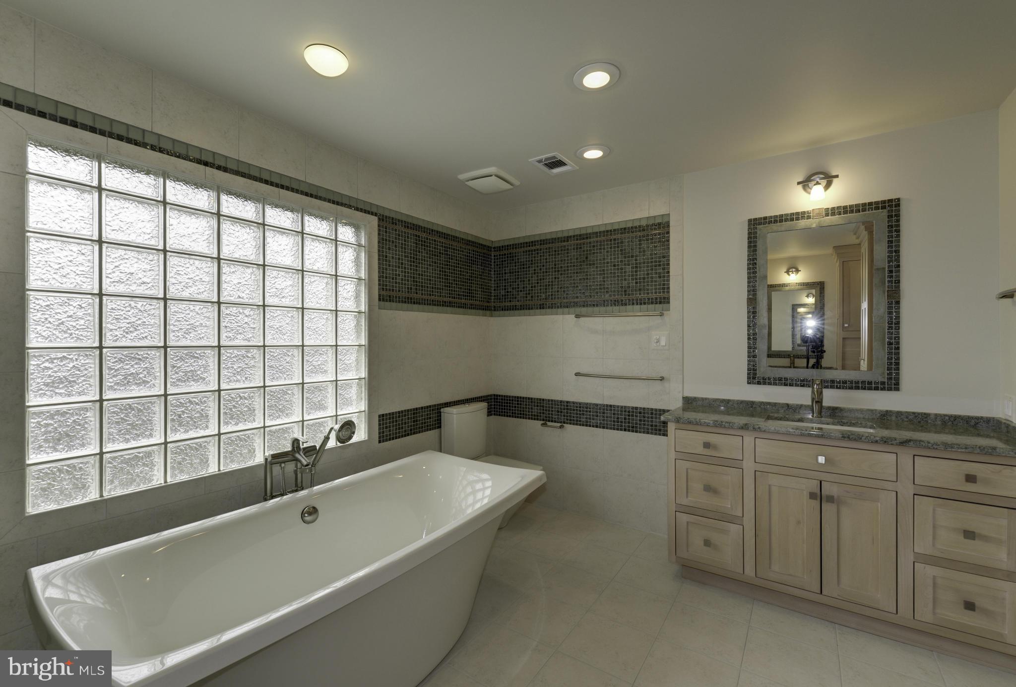 LYON VILLAGE - Residential