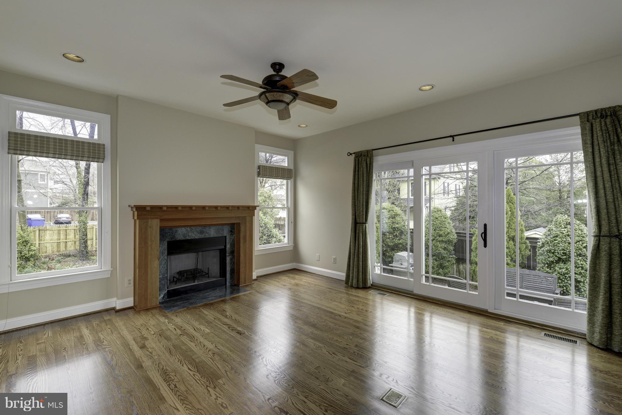 LYON VILLAGE - Residential