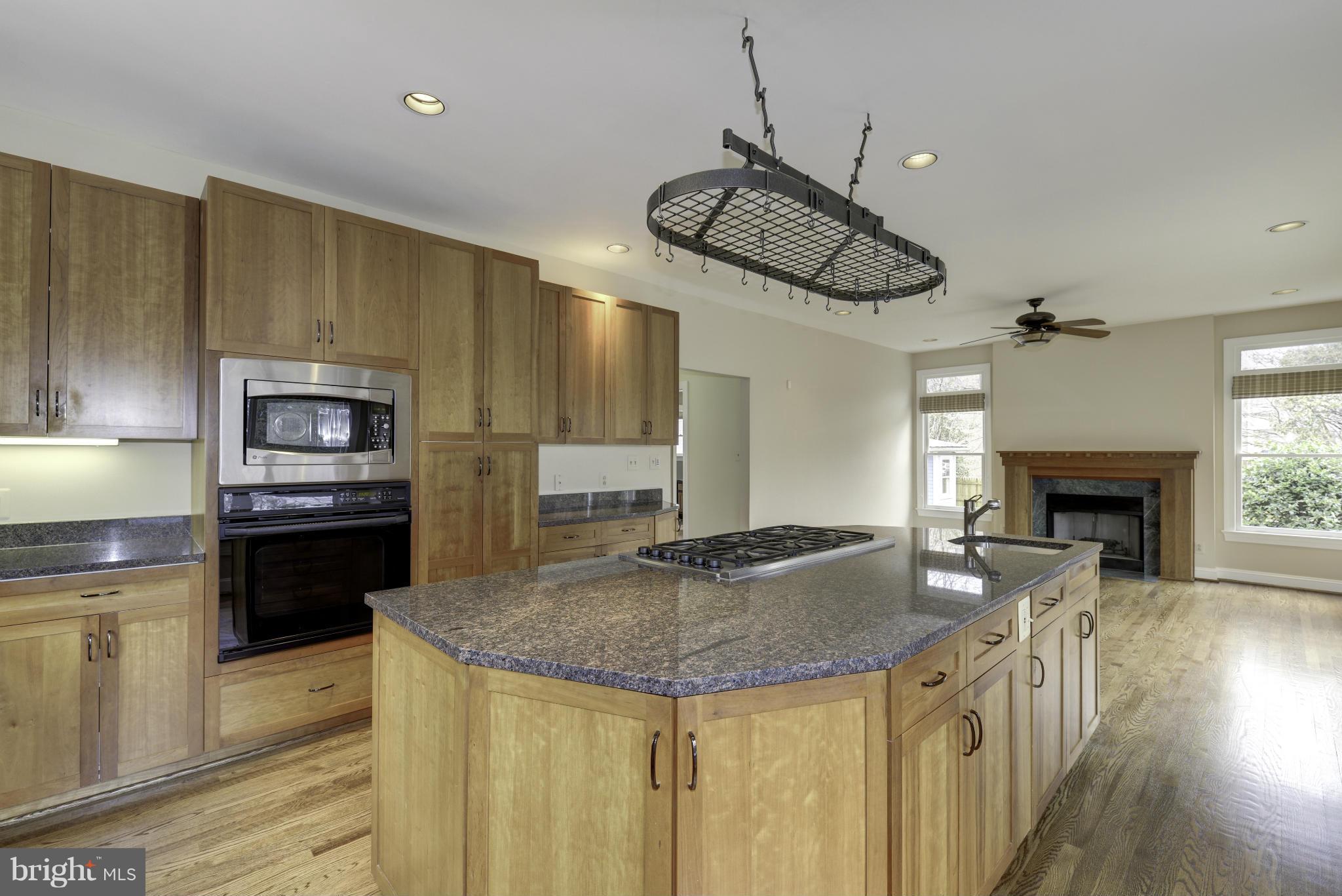 LYON VILLAGE - Residential