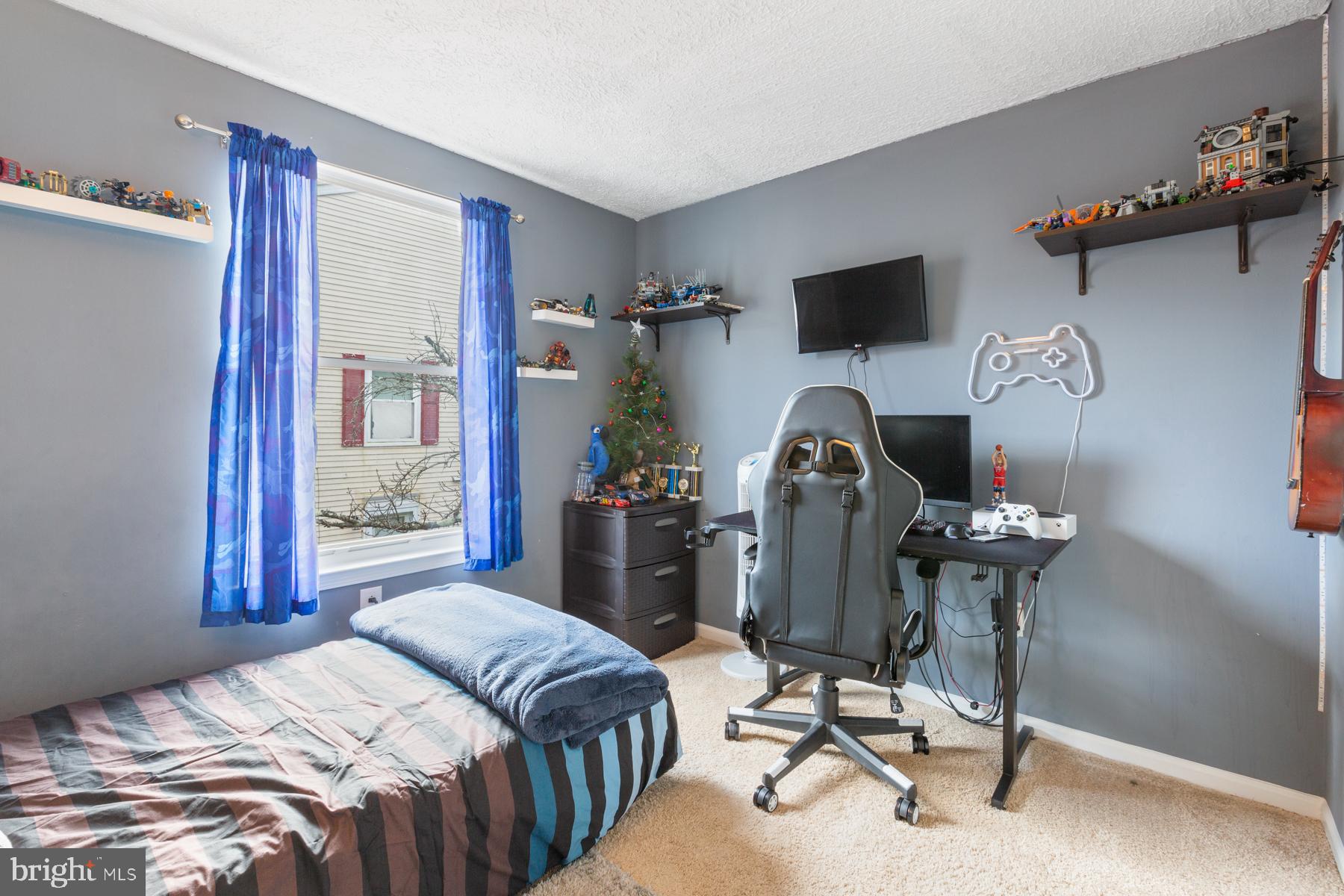 DUMONT OAKS - Residential