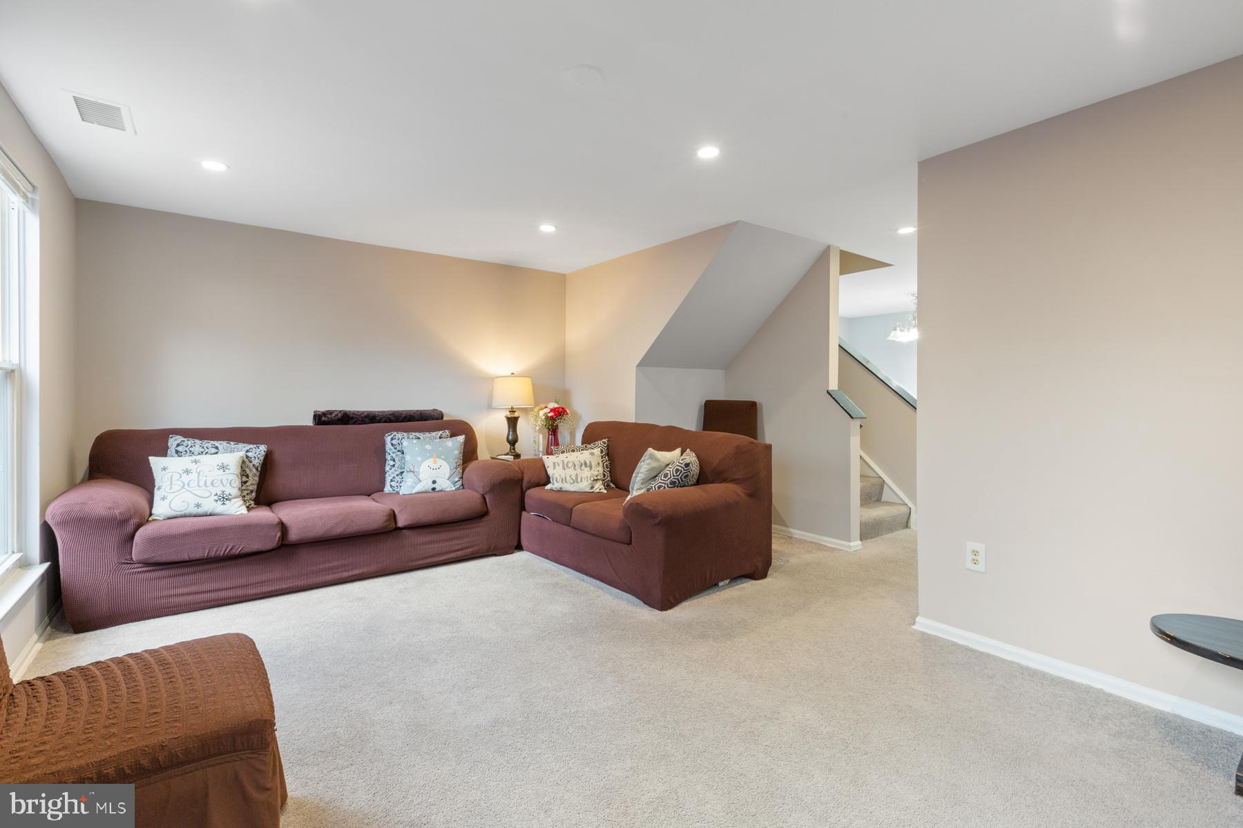 DUMONT OAKS - Residential