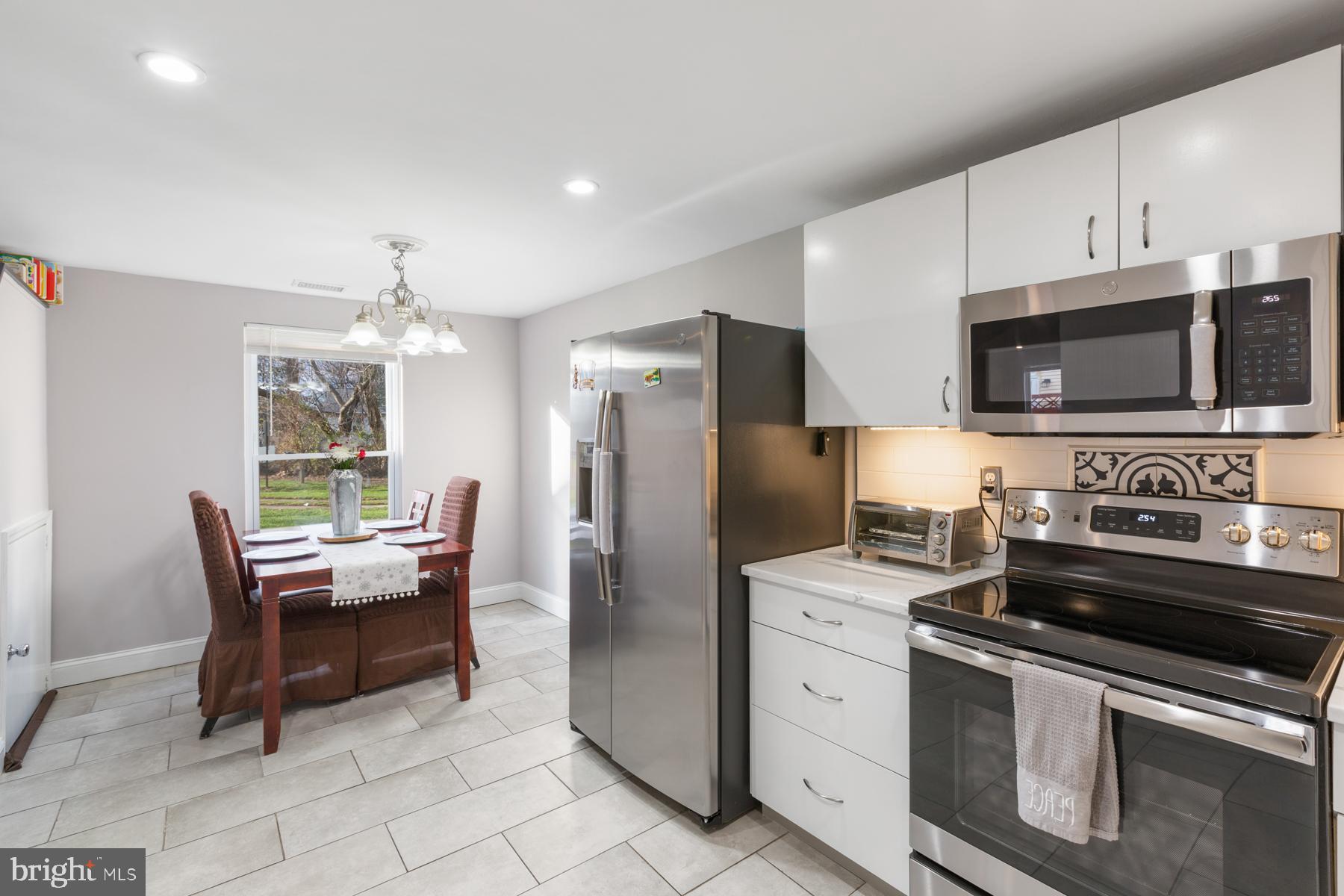 DUMONT OAKS - Residential