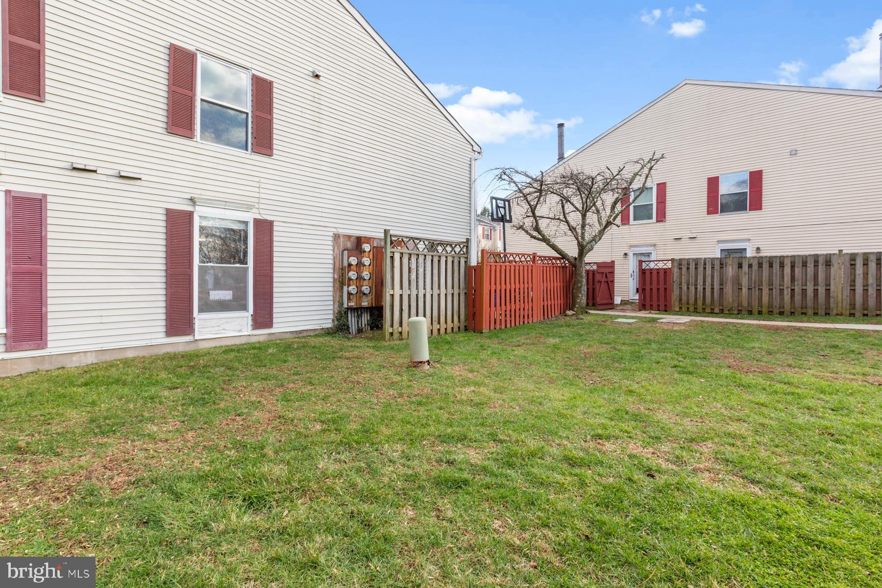 DUMONT OAKS - Residential