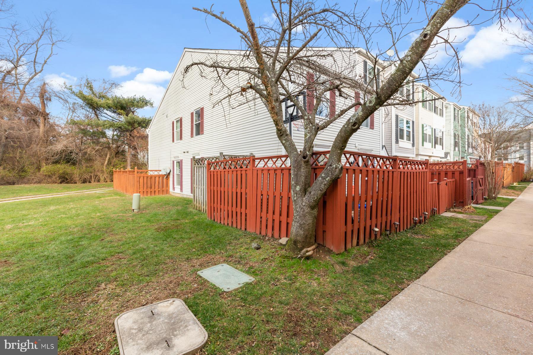 DUMONT OAKS - Residential