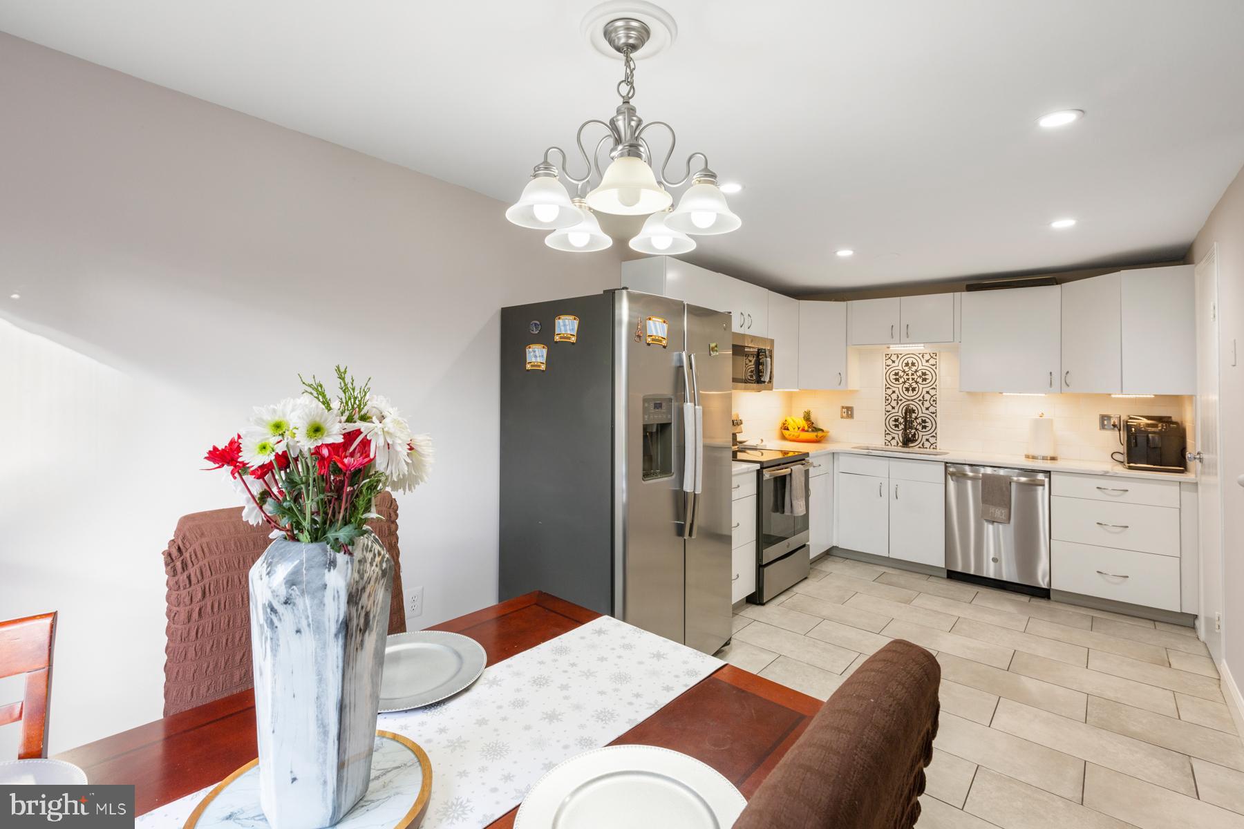 DUMONT OAKS - Residential