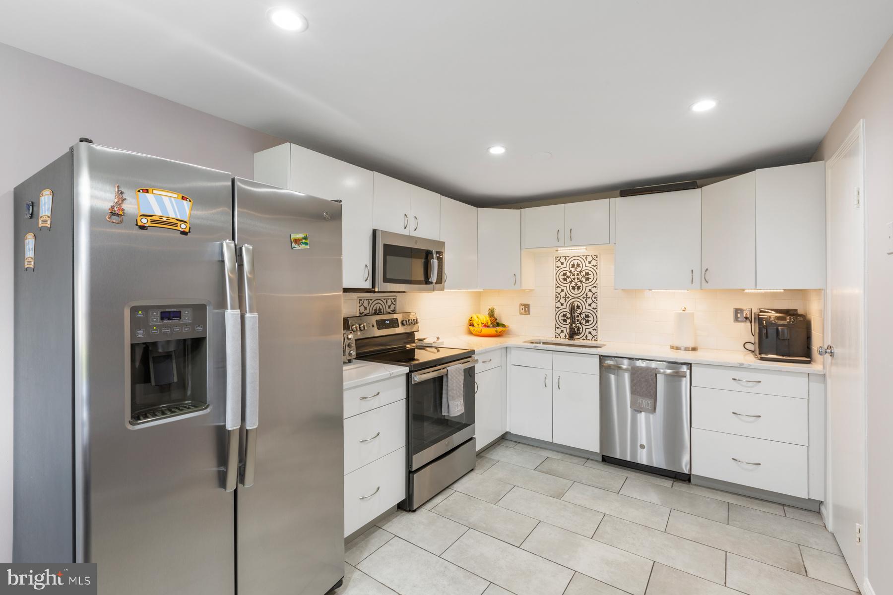 DUMONT OAKS - Residential