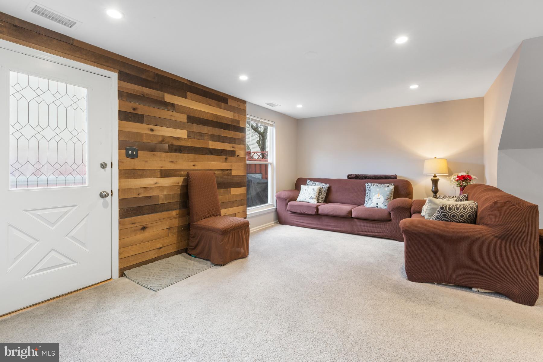 DUMONT OAKS - Residential