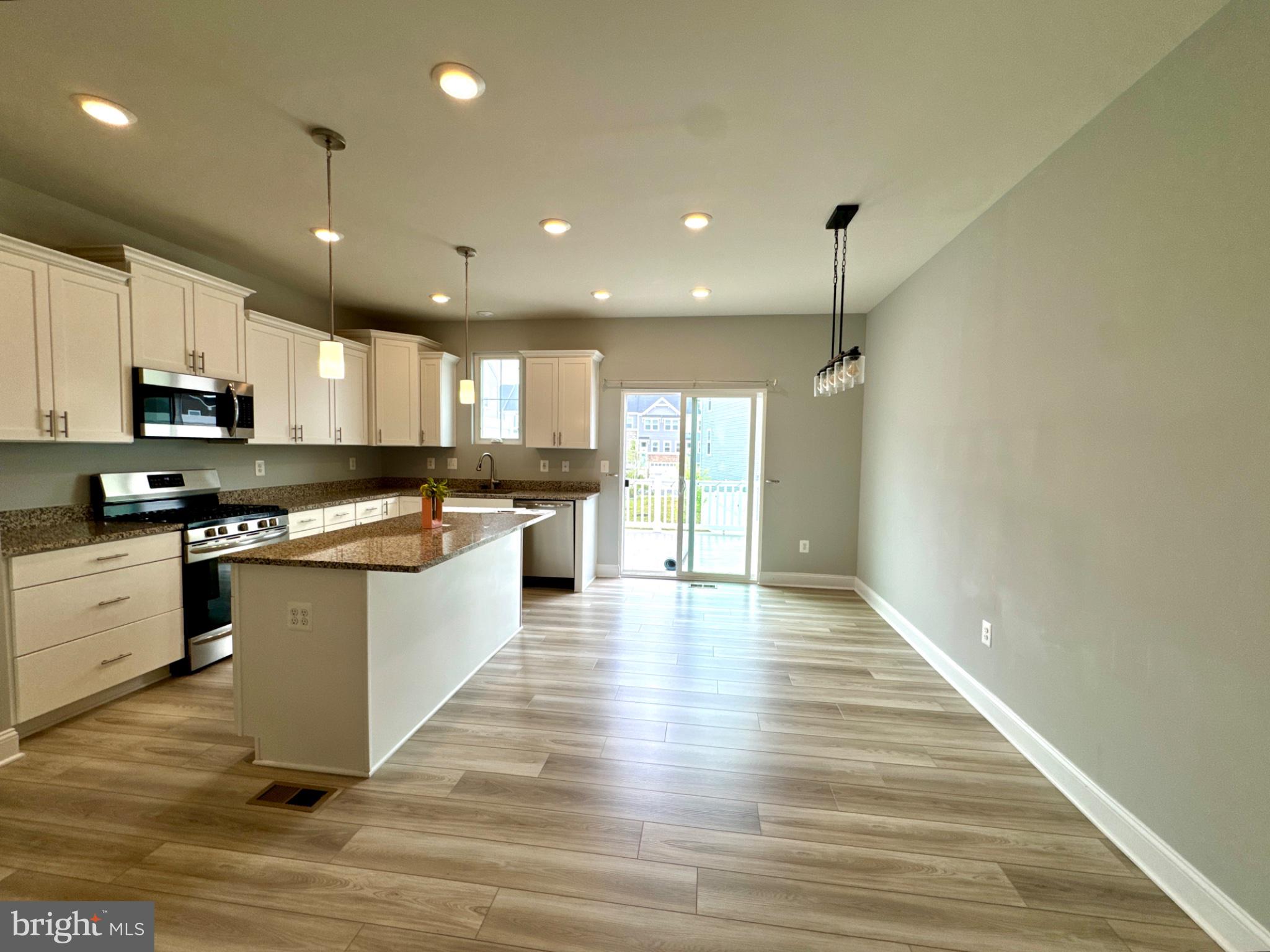 PLANTATION LAKES - Residential