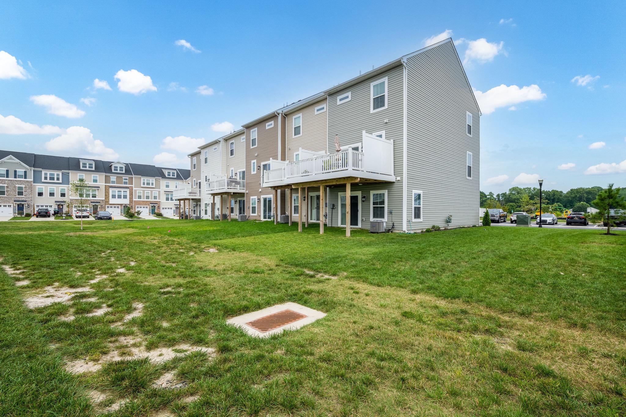 PLANTATION LAKES - Residential