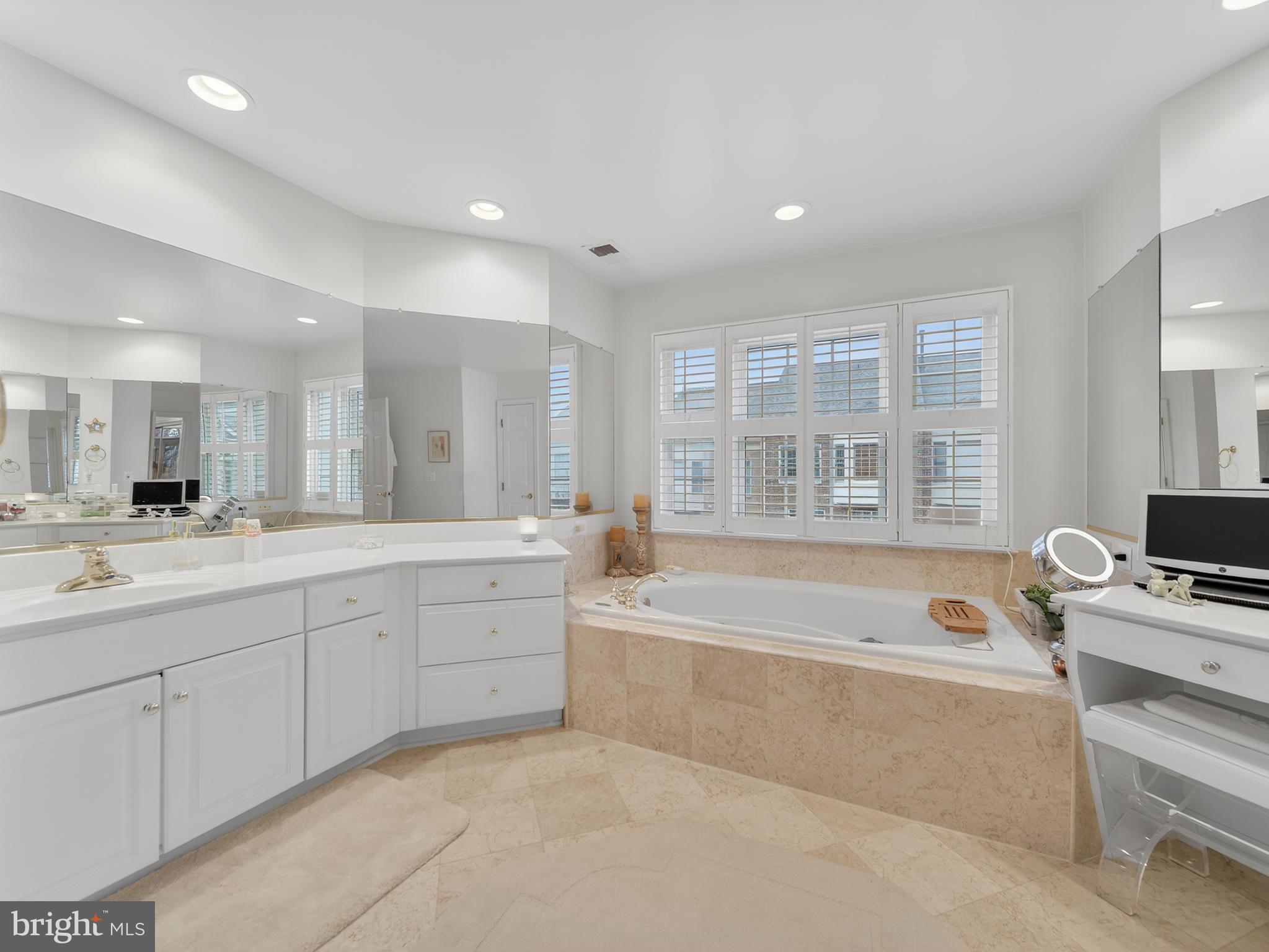 PALISADES PARK - Residential