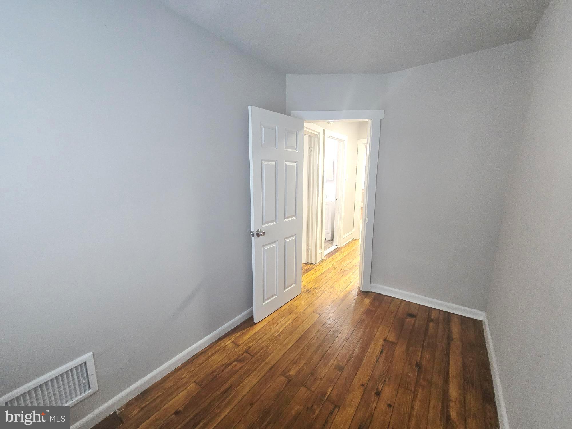 ELMWOOD PARK - Residential Lease