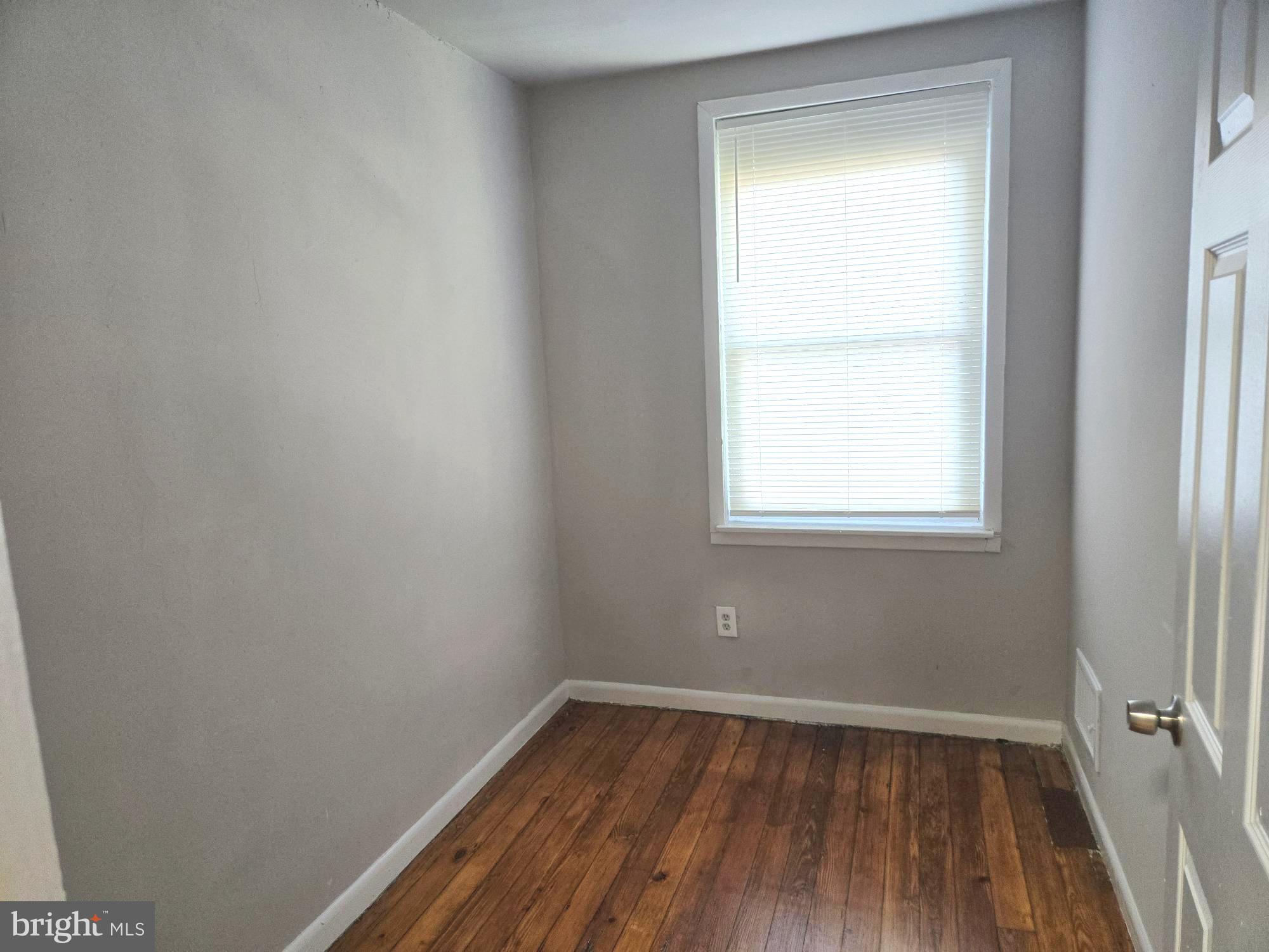 ELMWOOD PARK - Residential Lease