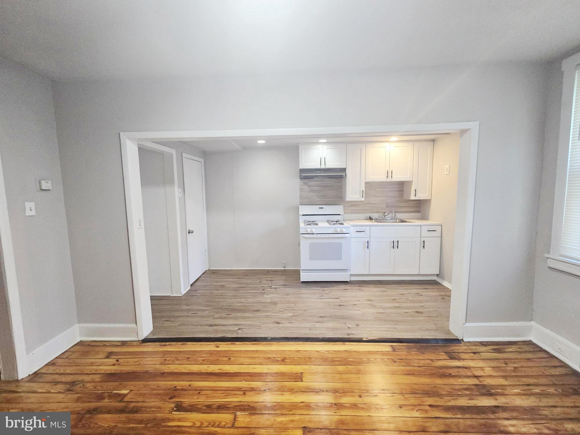 ELMWOOD PARK - Residential Lease