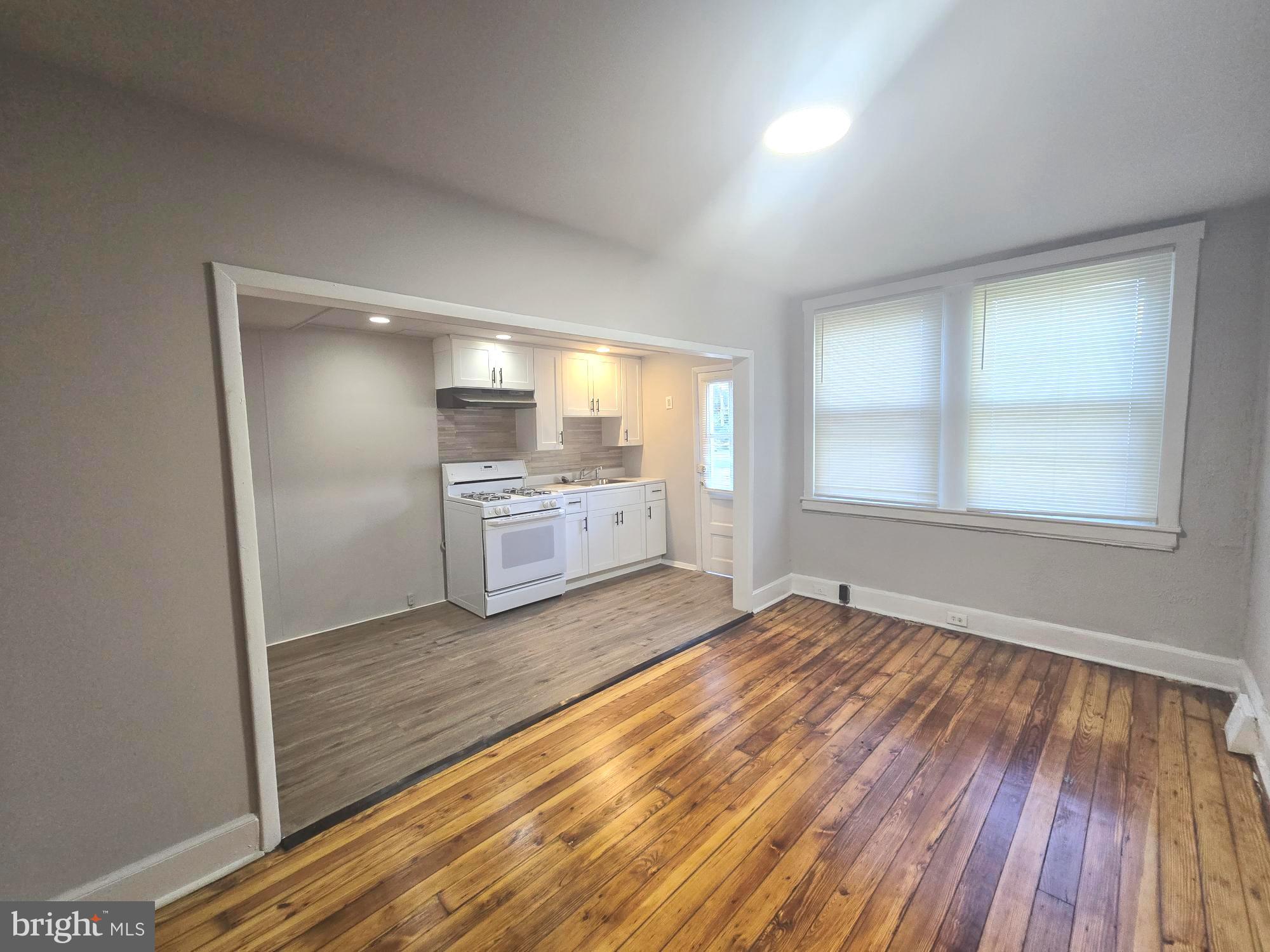 ELMWOOD PARK - Residential Lease