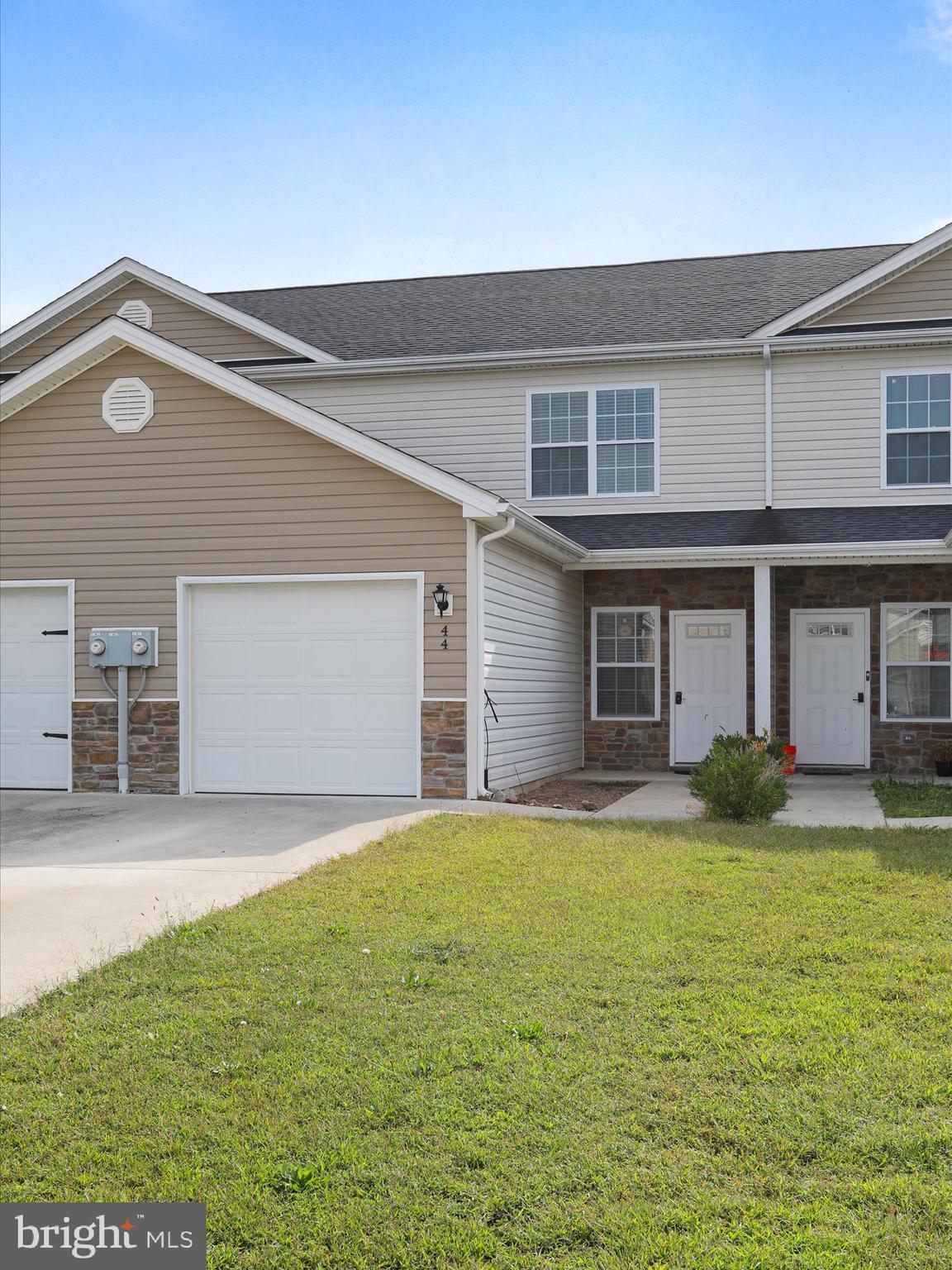 TOWNES OF RIDGEWAY - Residential