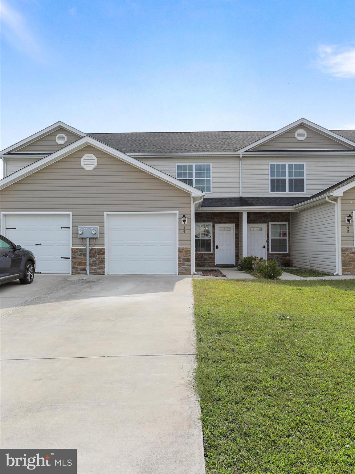 TOWNES OF RIDGEWAY - Residential