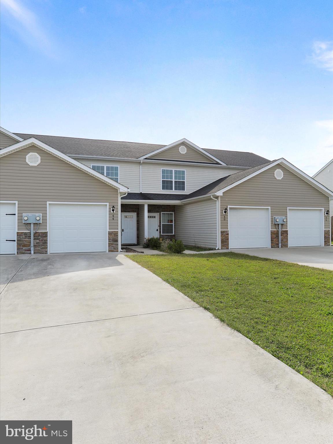 TOWNES OF RIDGEWAY - Residential