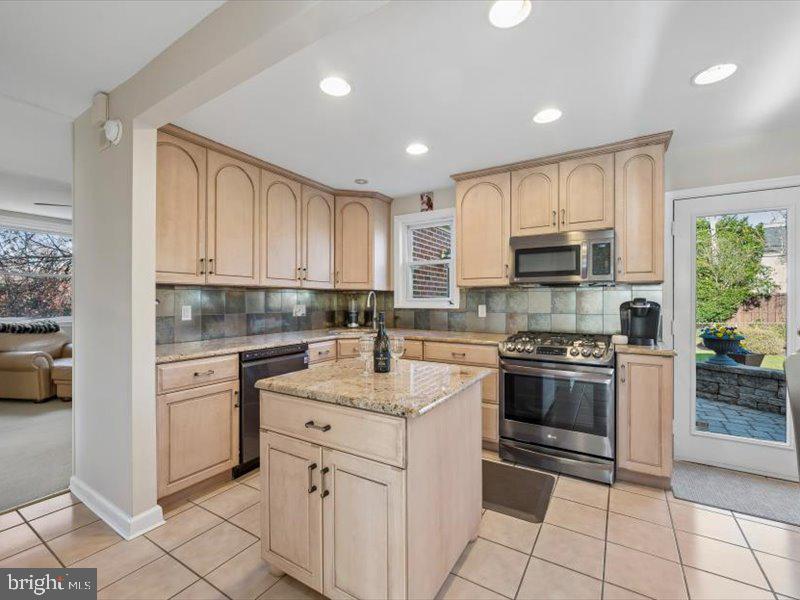 WOODMERE - Residential