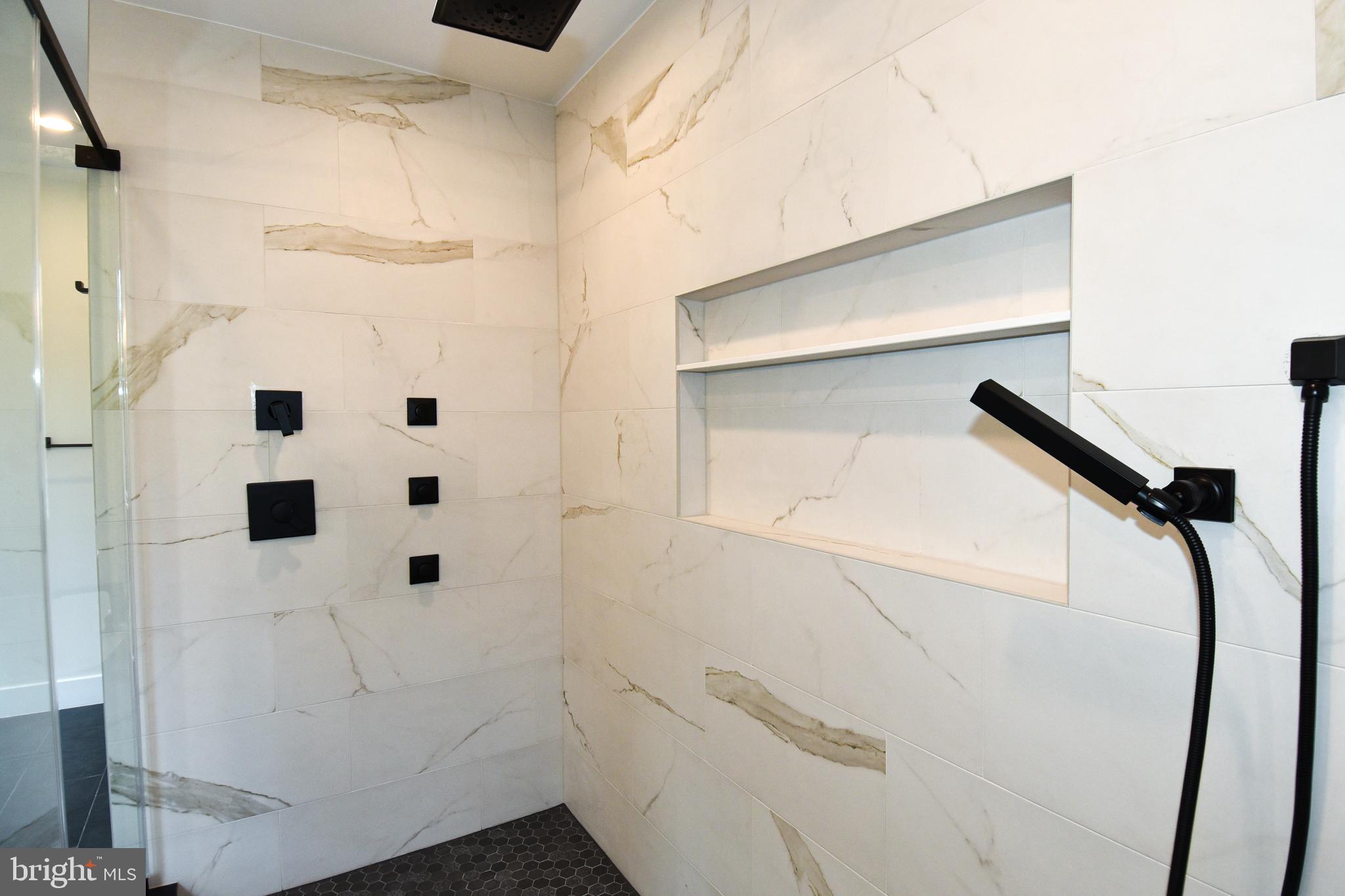 PIMMIT HILLS - Residential