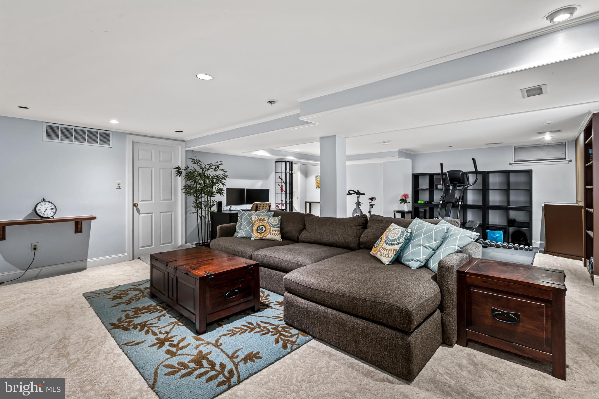 MOUNT WASHINGTON - Residential