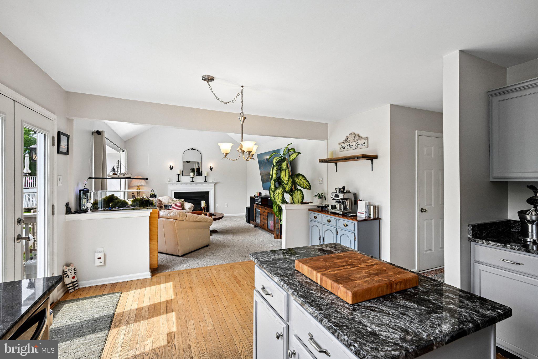 HAWTHORNE LANE - Residential