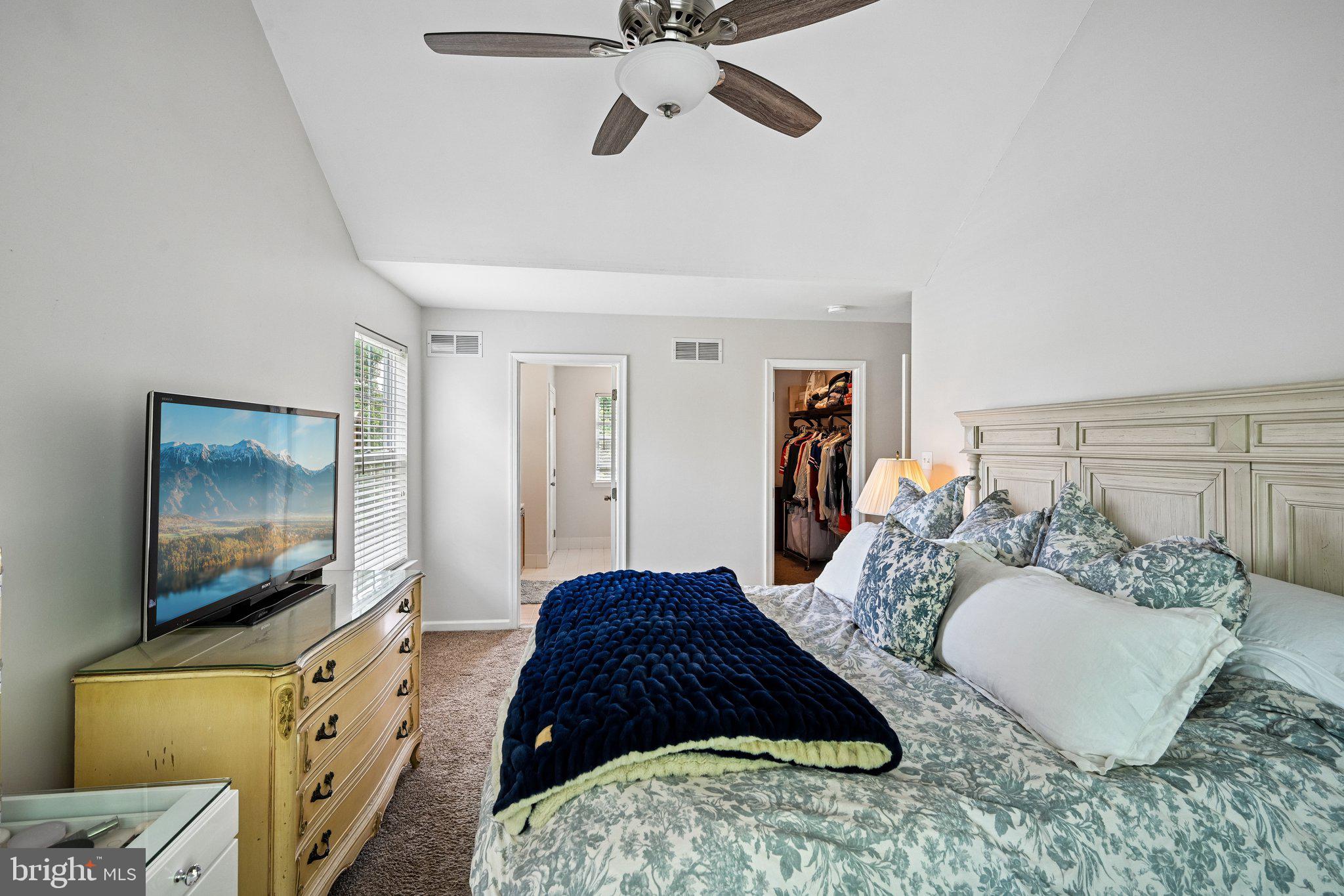 HAWTHORNE LANE - Residential