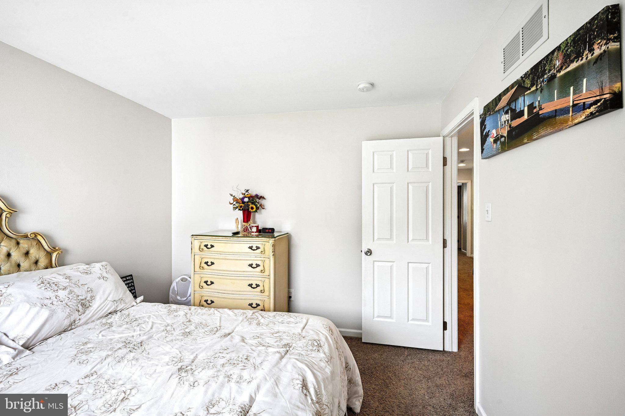 HAWTHORNE LANE - Residential