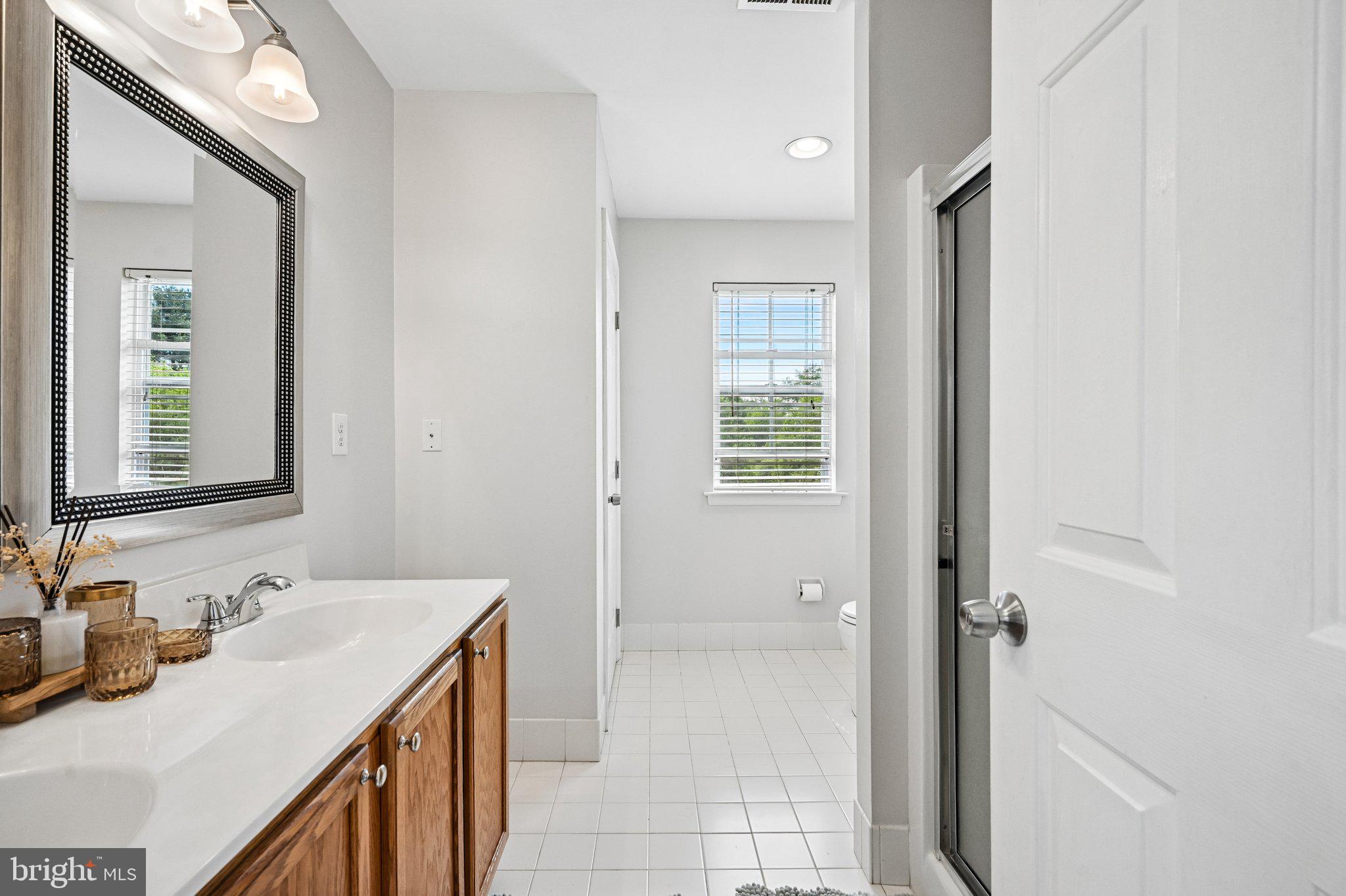 HAWTHORNE LANE - Residential