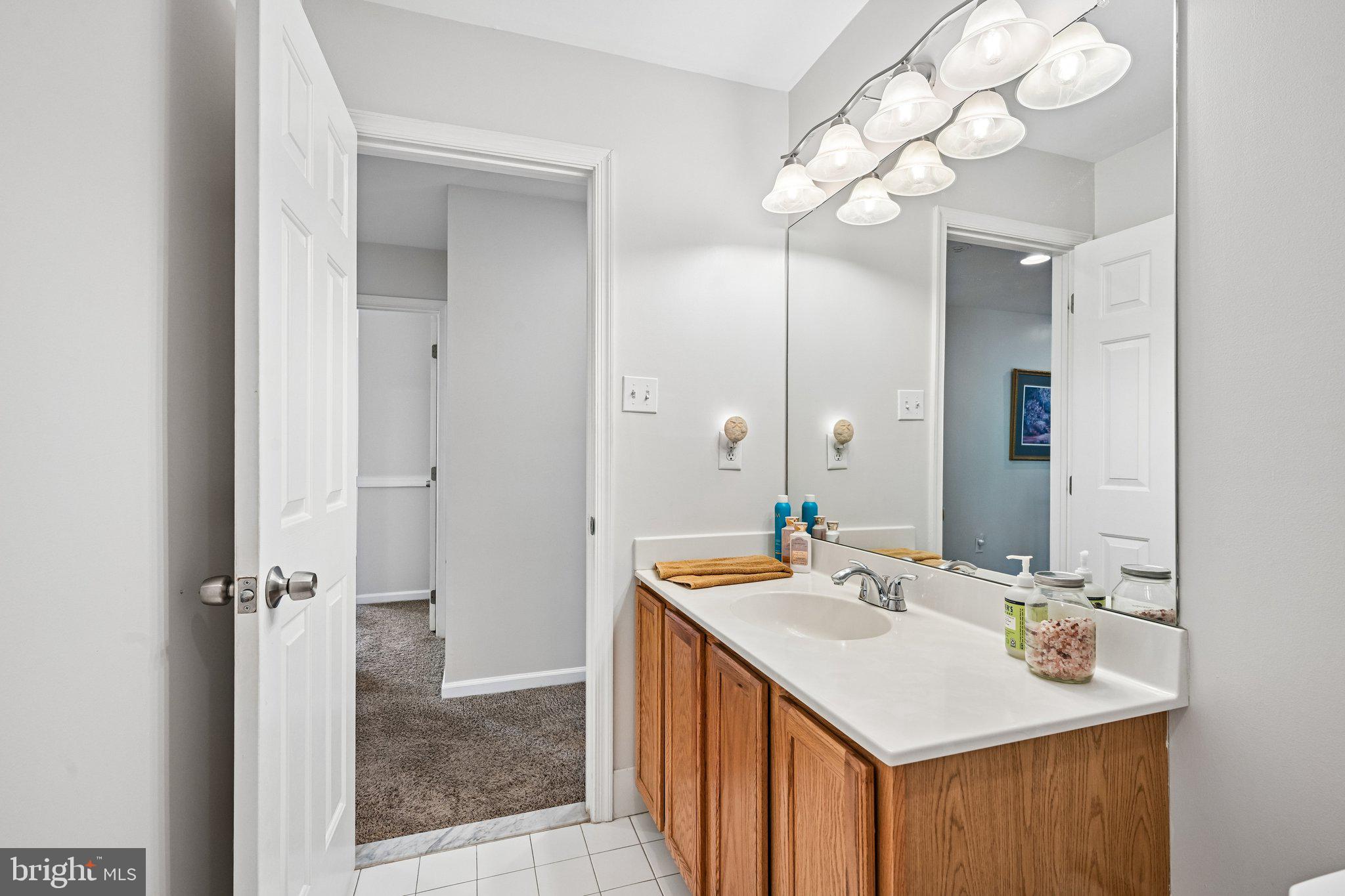 HAWTHORNE LANE - Residential