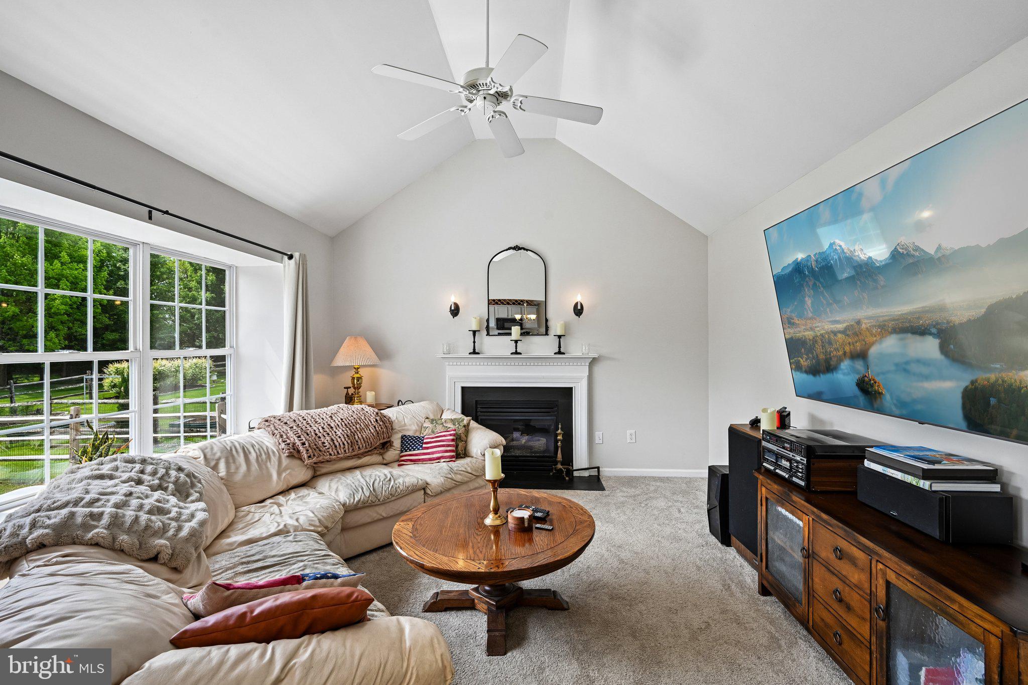 HAWTHORNE LANE - Residential
