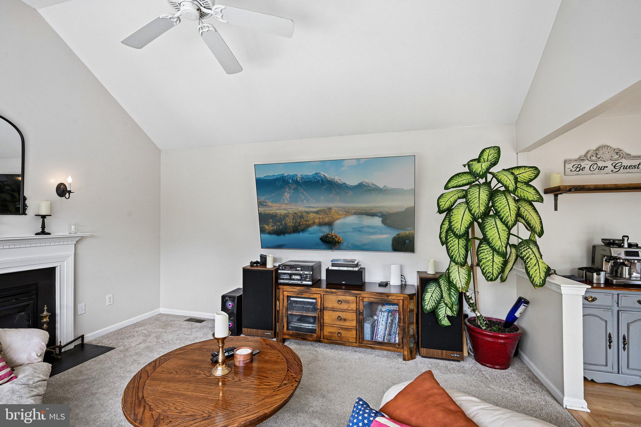 HAWTHORNE LANE - Residential