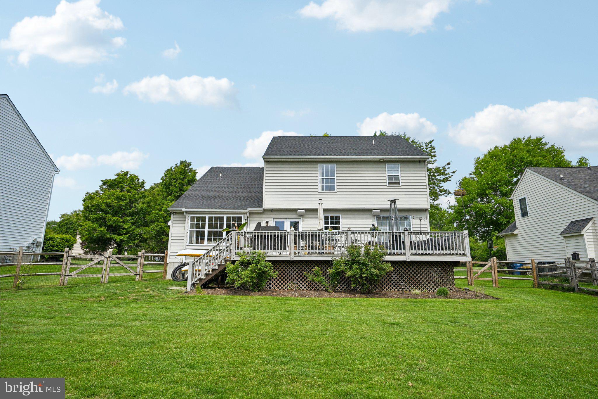 HAWTHORNE LANE - Residential