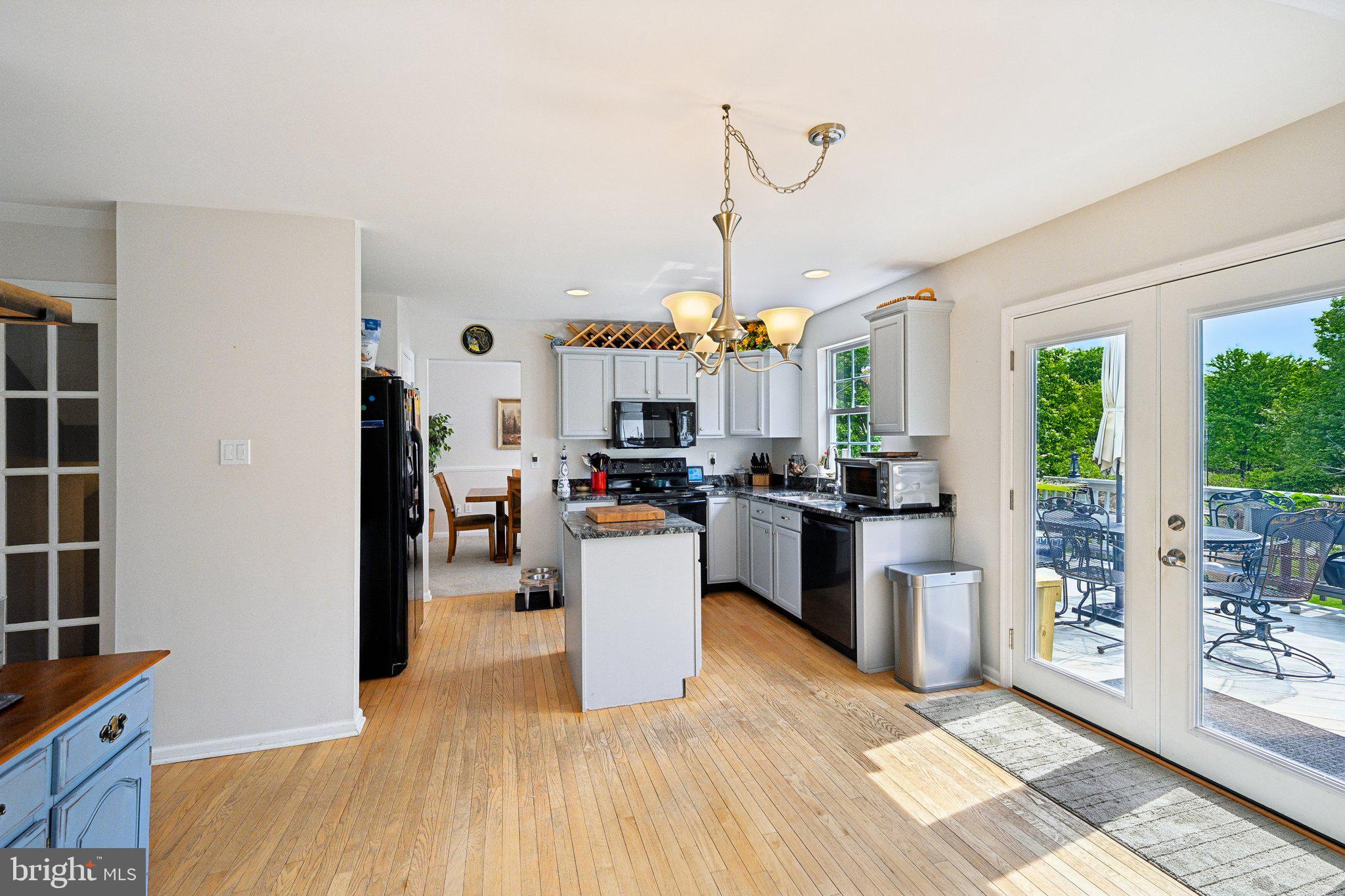 HAWTHORNE LANE - Residential